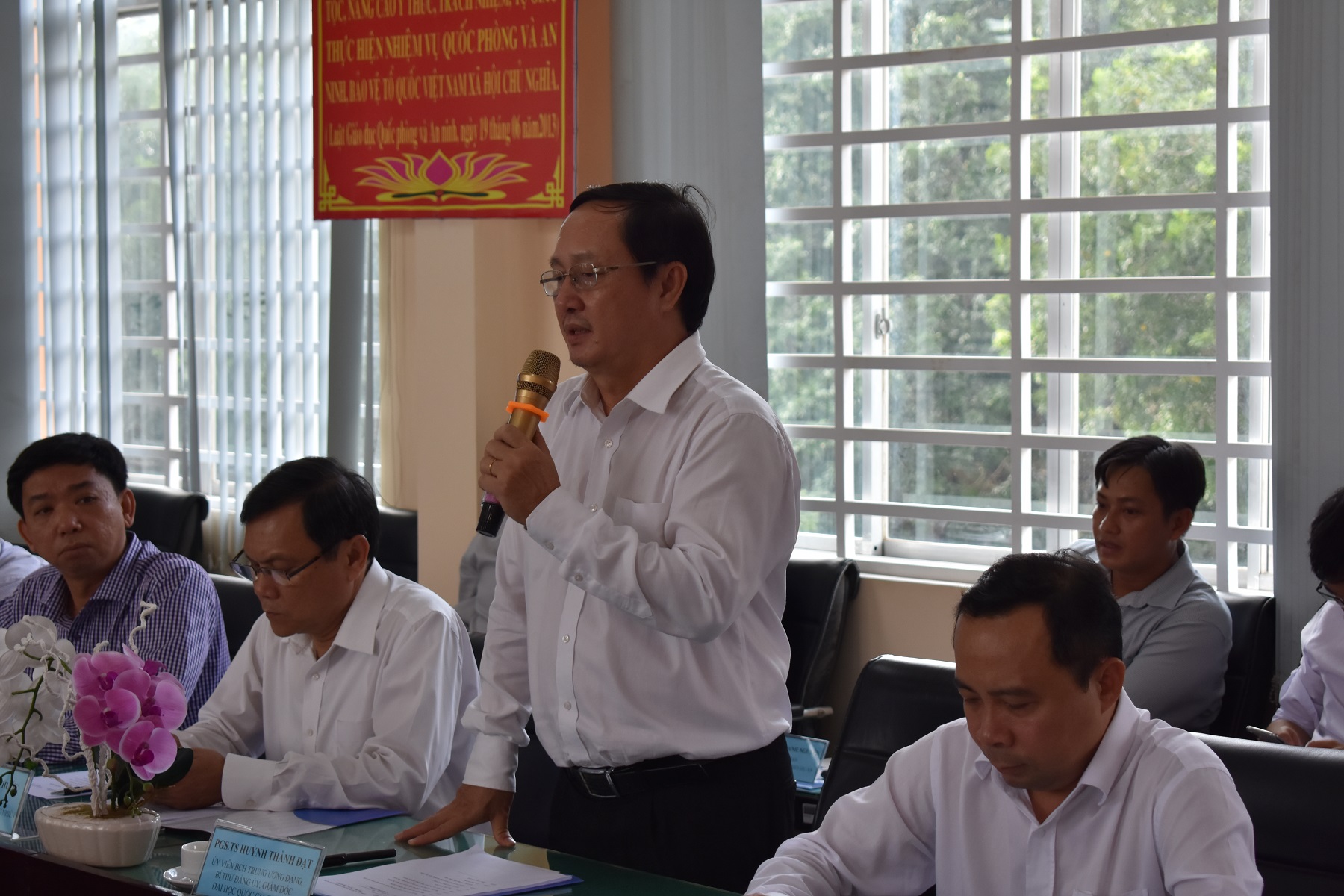 Đoàn Đại Biểu Bộ Tư Lệnh Thành Phố Hồ Chí Minh Về Tham Quan Và Làm Việc Tại Đại Học Quốc Gia Thành Phố Hồ Chí Minh