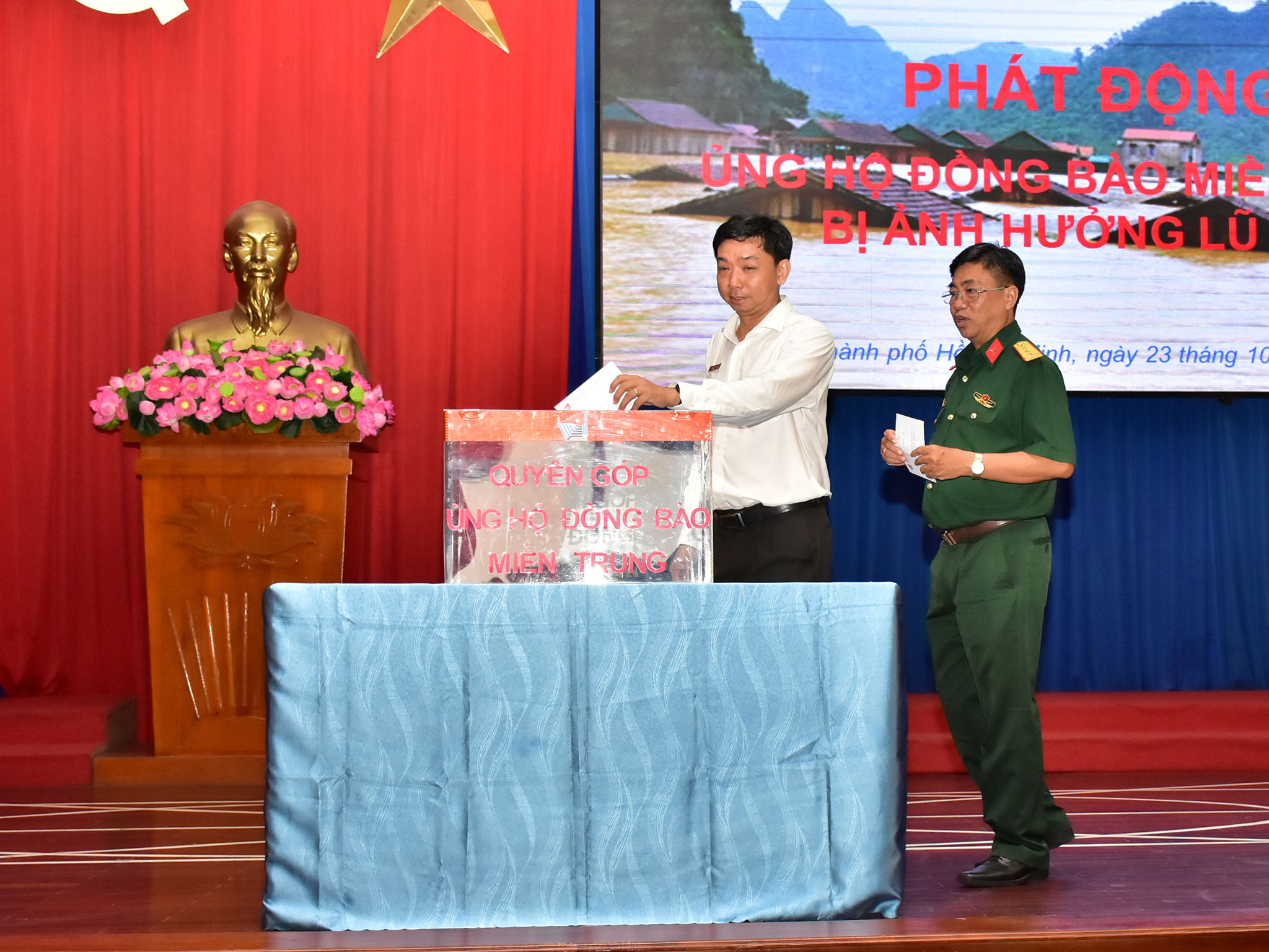 Ban Chấp hành Công đoàn Trung tâm GDQPAN-ĐHQG-HCM phát động ủng hộ đồng bào miền Trung khắc phục thiên tai.