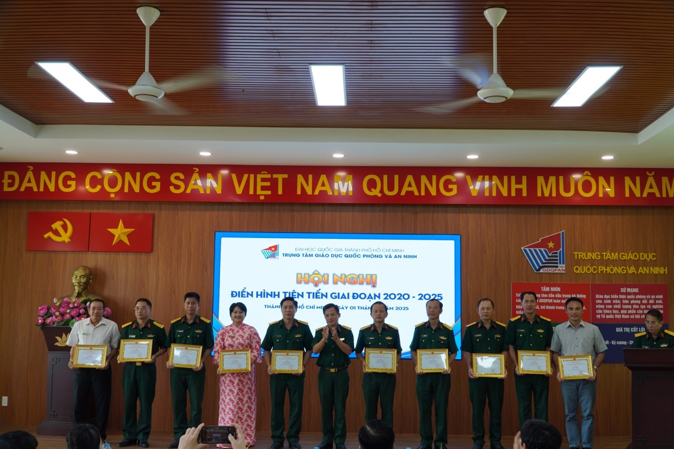 TRUNG TÂM GDQPAN, ĐHQG-HCM TỔ CHỨC THÀNH CÔNG HỘI NGHỊ ĐIỂN HÌNH TIÊN TIẾN GIAI ĐOẠN 2020 – 2025
