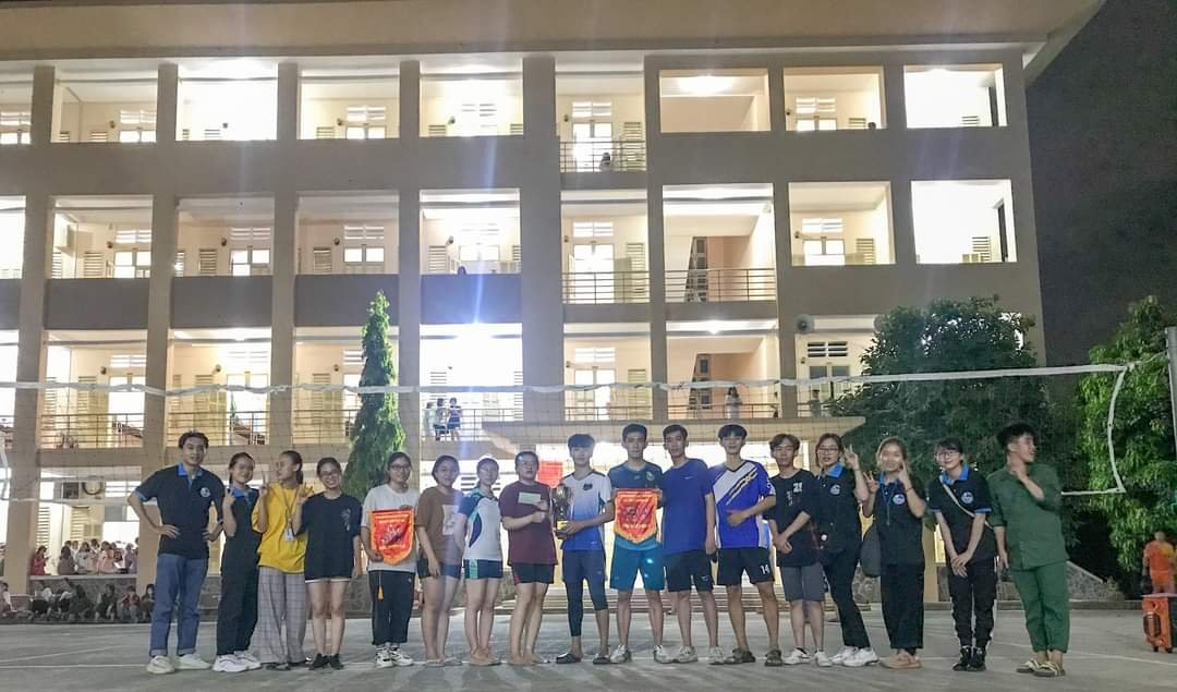 Sôi động giải bóng chuyền sinh viên khóa 395/20 Trường Đại học Kinh tế Thành phố Hồ Chí Minh