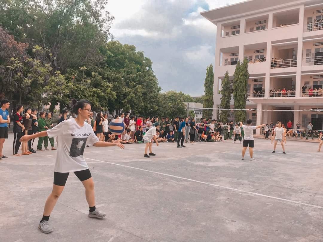 Sôi động giải bóng chuyền sinh viên khóa 395/20 Trường Đại học Kinh tế Thành phố Hồ Chí Minh