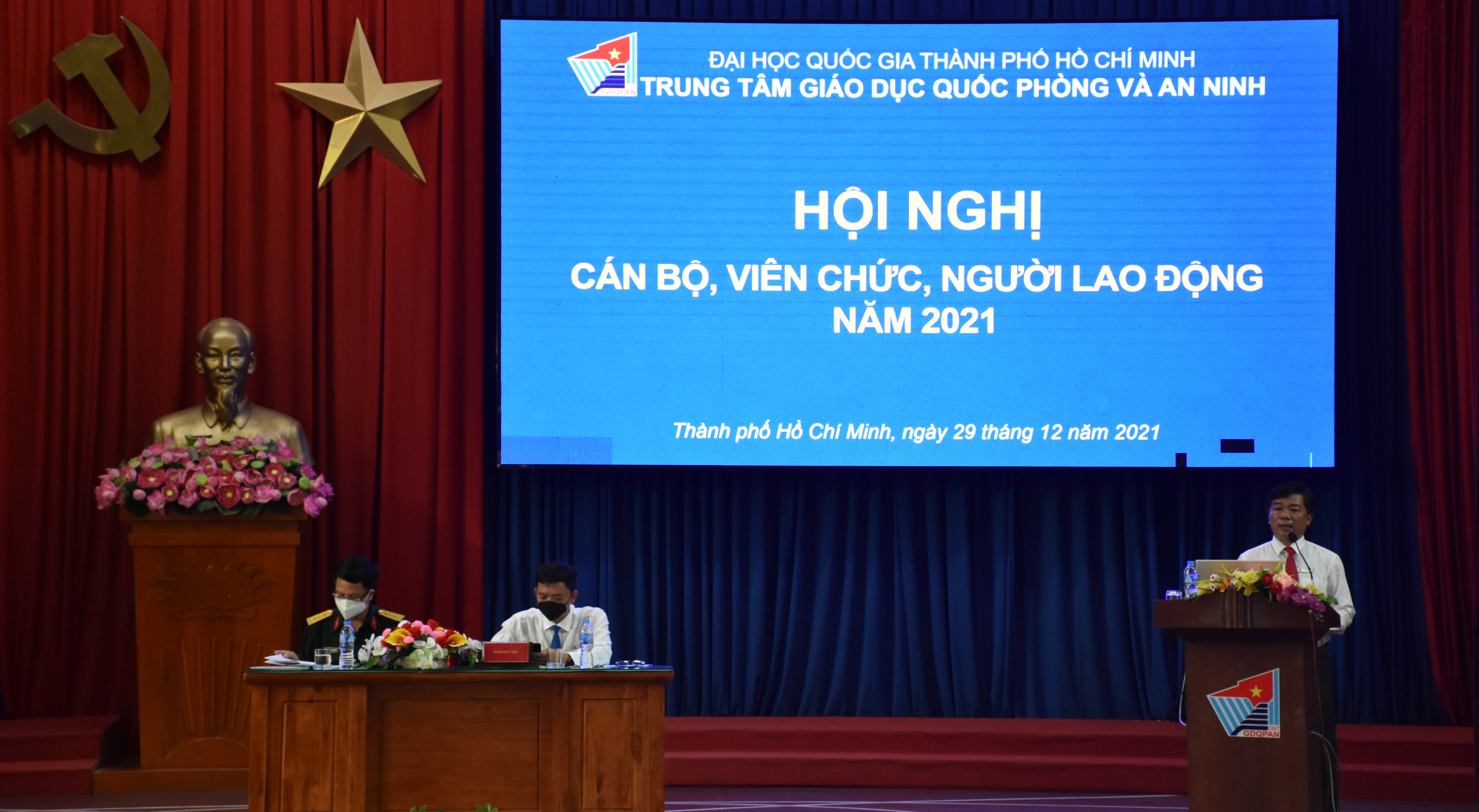 Chiều ngày 29/12/2021, Trung tâm Giáo dục Quốc phòng và An ninh ĐHQG-HCM trang trọng tổ chức Hội nghị cán bộ, viên chức và người lao động và tổng kết các mặt công tác năm 2021