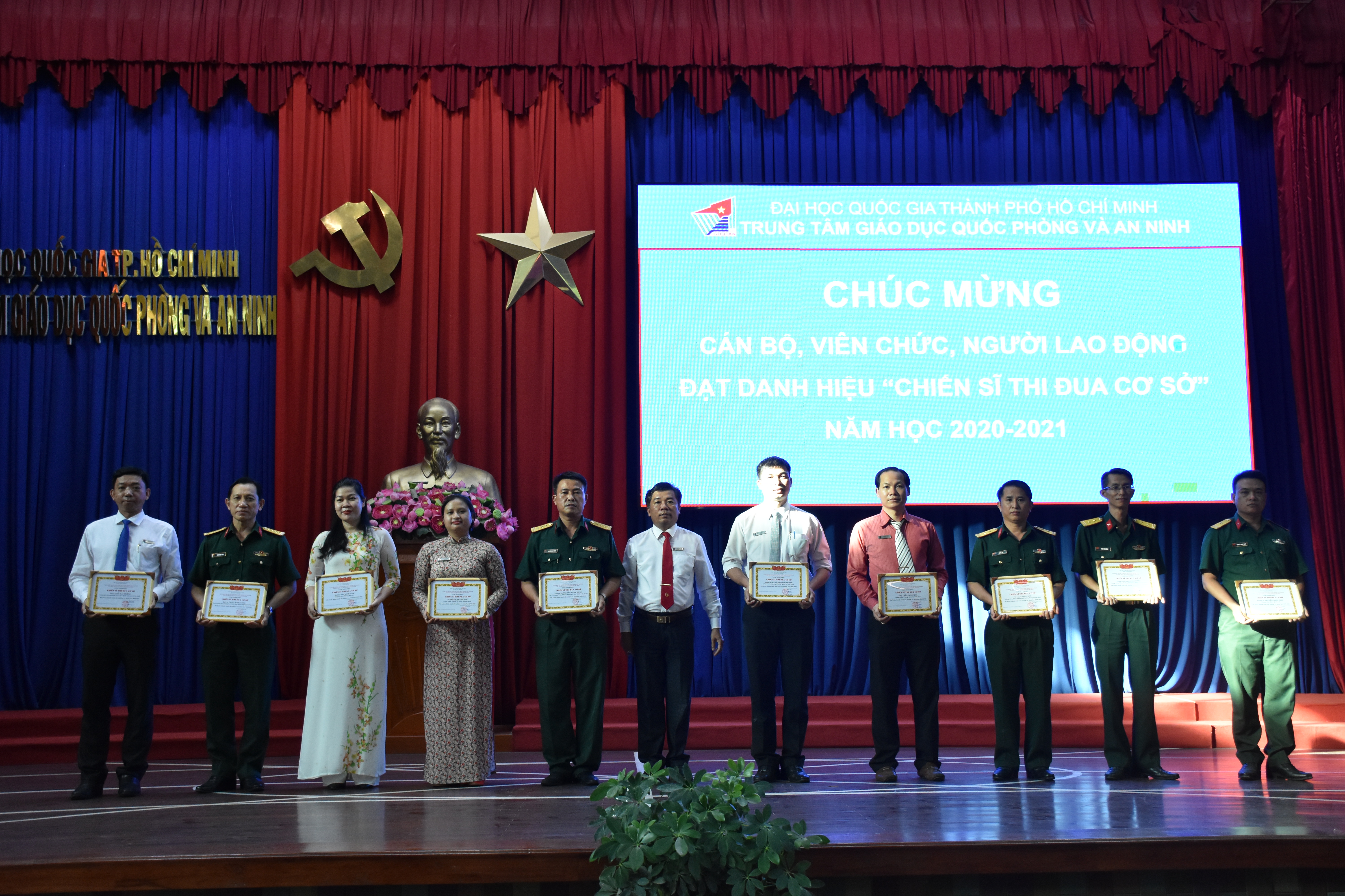 Chiều ngày 29/12/2021, Trung tâm Giáo dục Quốc phòng và An ninh ĐHQG-HCM trang trọng tổ chức Hội nghị cán bộ, viên chức và người lao động và tổng kết các mặt công tác năm 2021