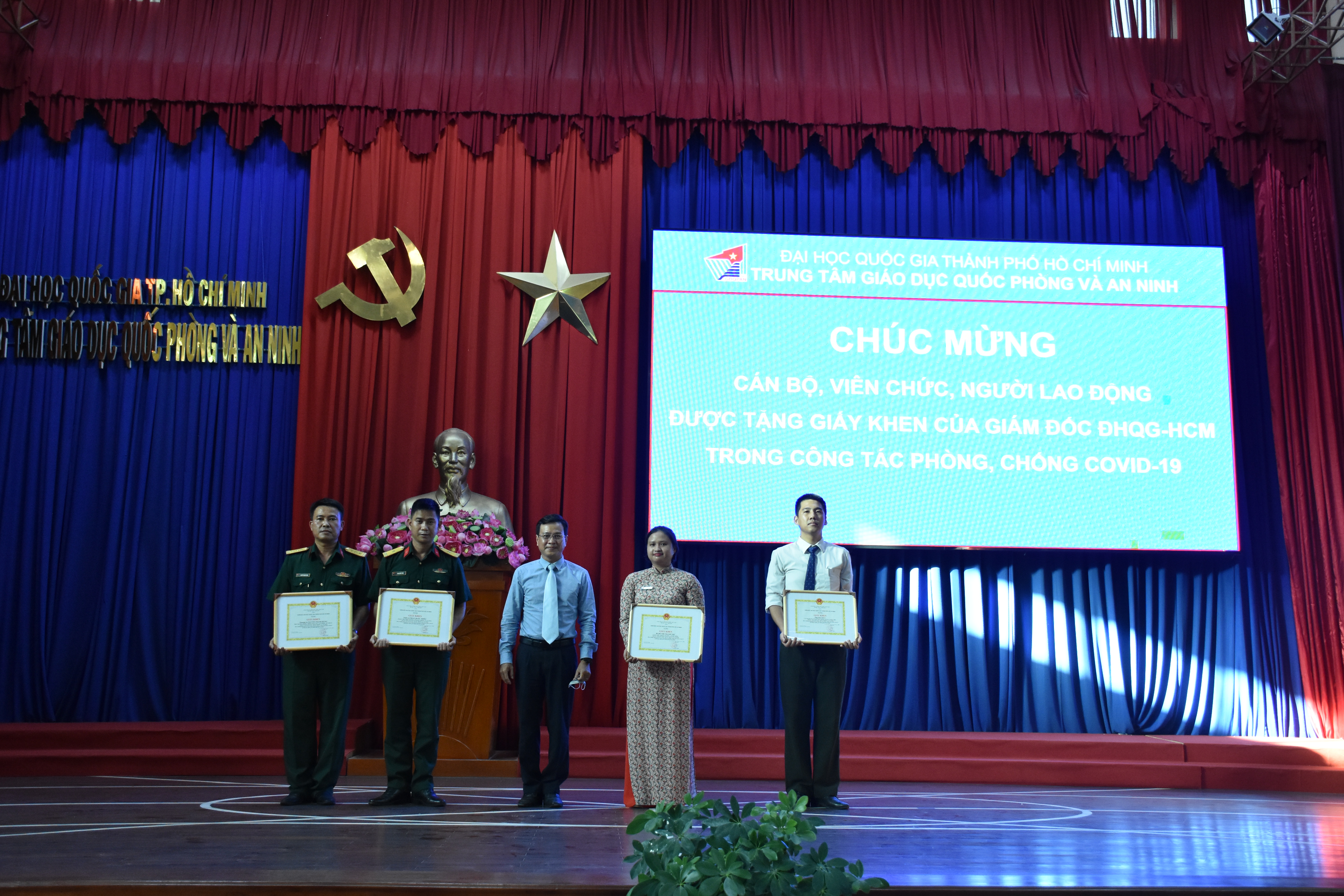 Chiều ngày 29/12/2021, Trung tâm Giáo dục Quốc phòng và An ninh ĐHQG-HCM trang trọng tổ chức Hội nghị cán bộ, viên chức và người lao động và tổng kết các mặt công tác năm 2021