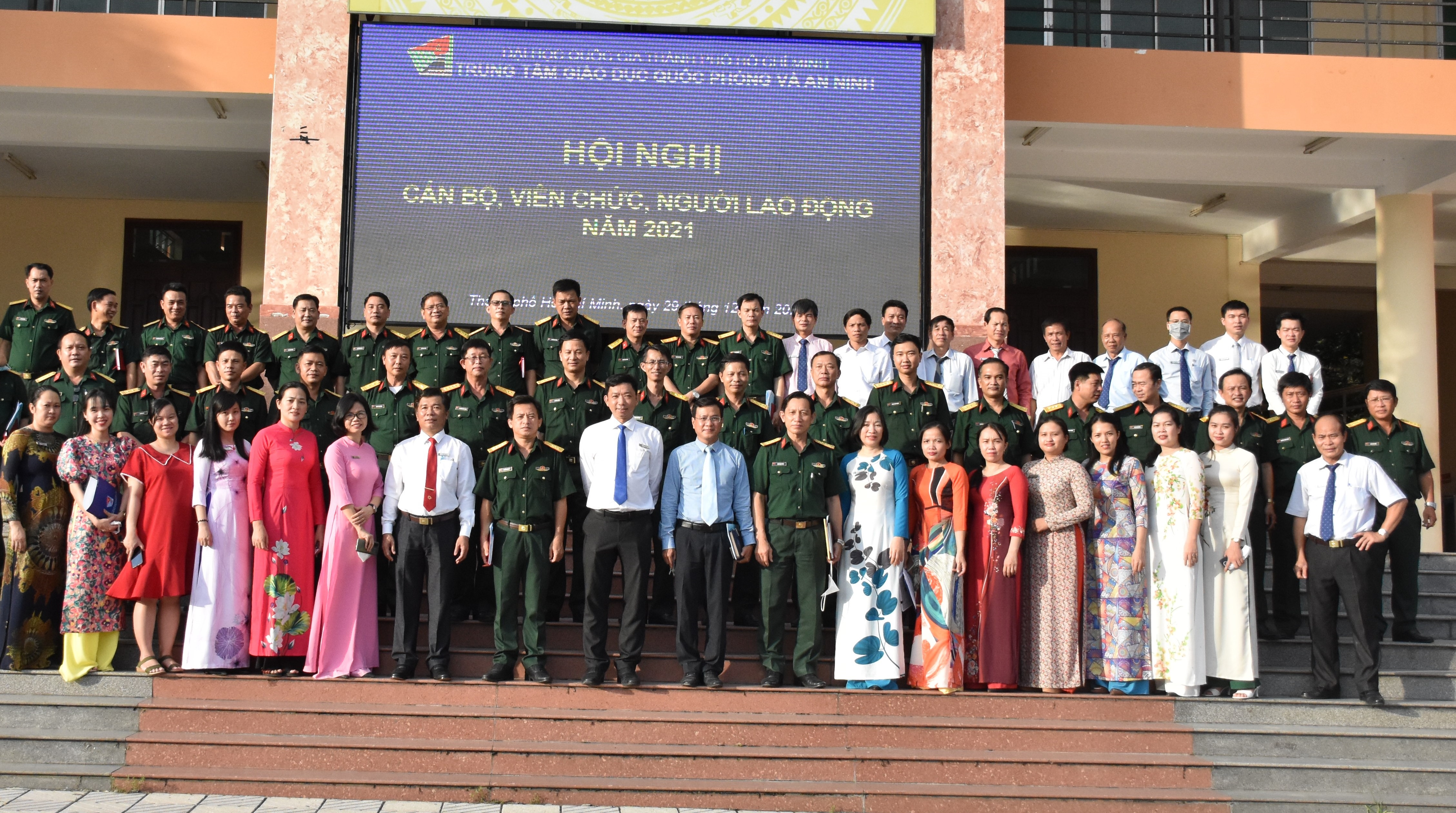 Chiều ngày 29/12/2021, Trung tâm Giáo dục Quốc phòng và An ninh ĐHQG-HCM trang trọng tổ chức Hội nghị cán bộ, viên chức và người lao động và tổng kết các mặt công tác năm 2021