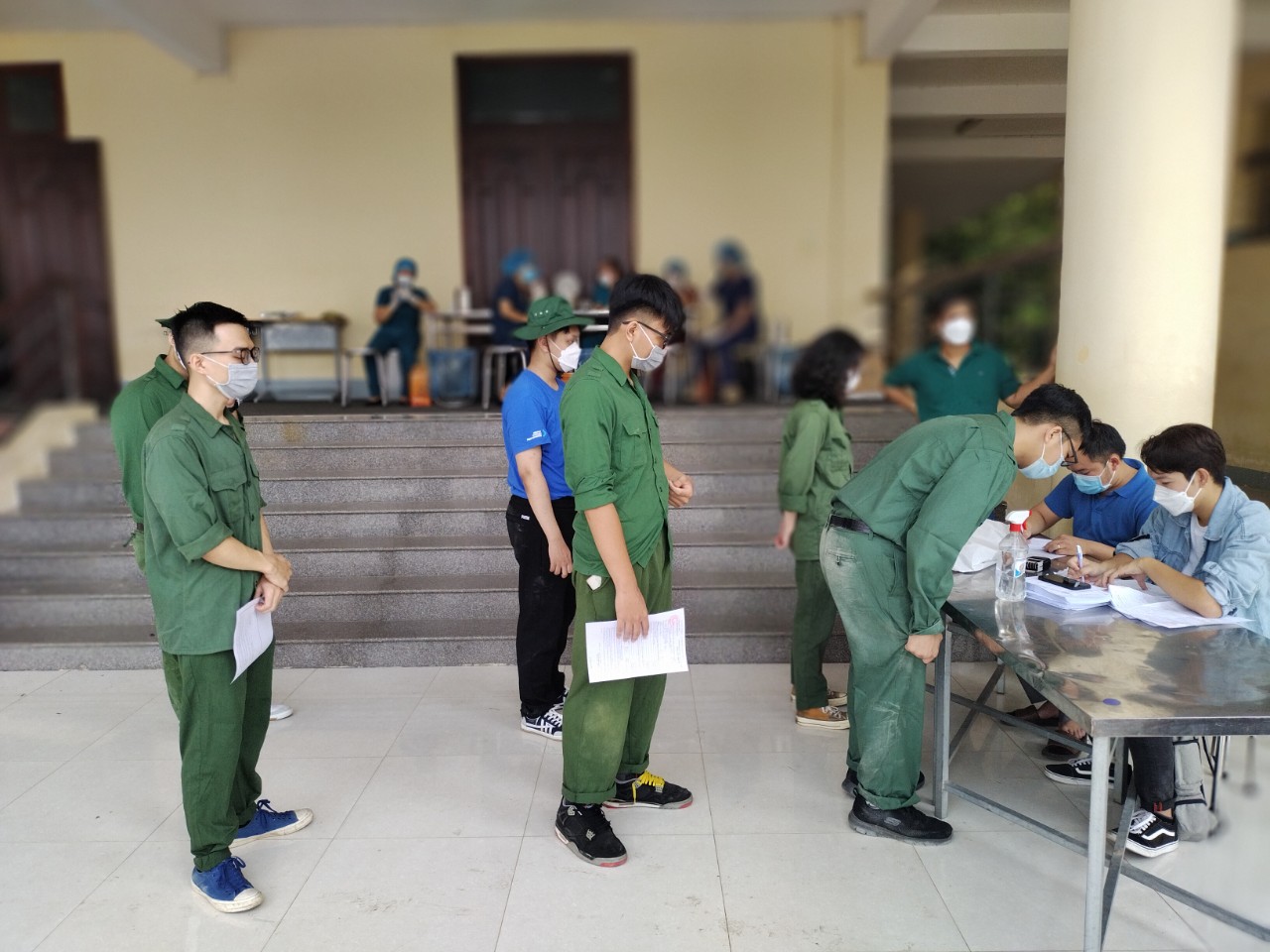 Tiêm vắc-xin phòng chống dịch Covid-19 cho sinh viên khóa 405 – Trường Đại học Bách khoa, Đại học Quốc gia Thành phố Hồ Chí Minh