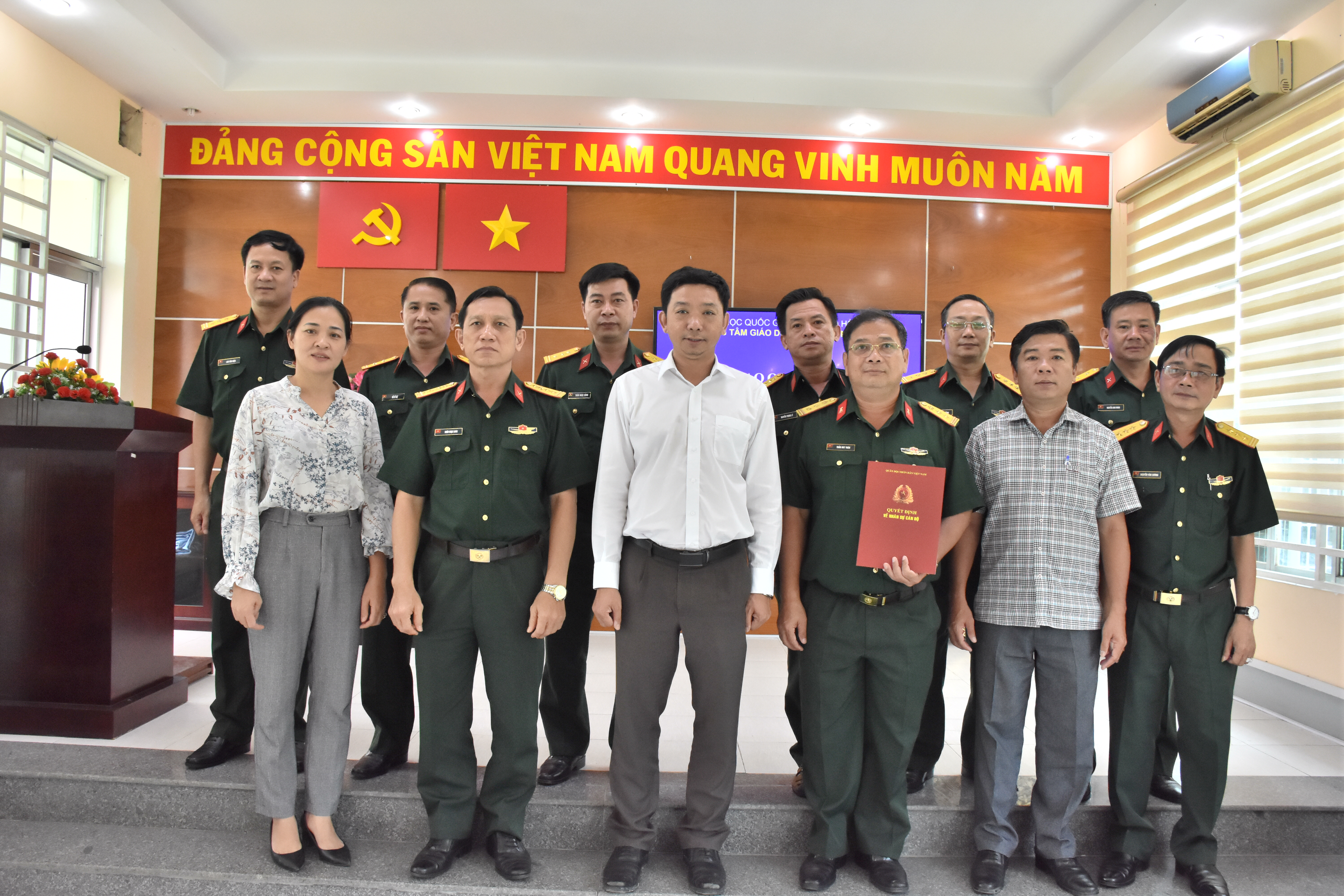 Lễ trao quyết định nghỉ hưu cho sĩ quan biệt phái