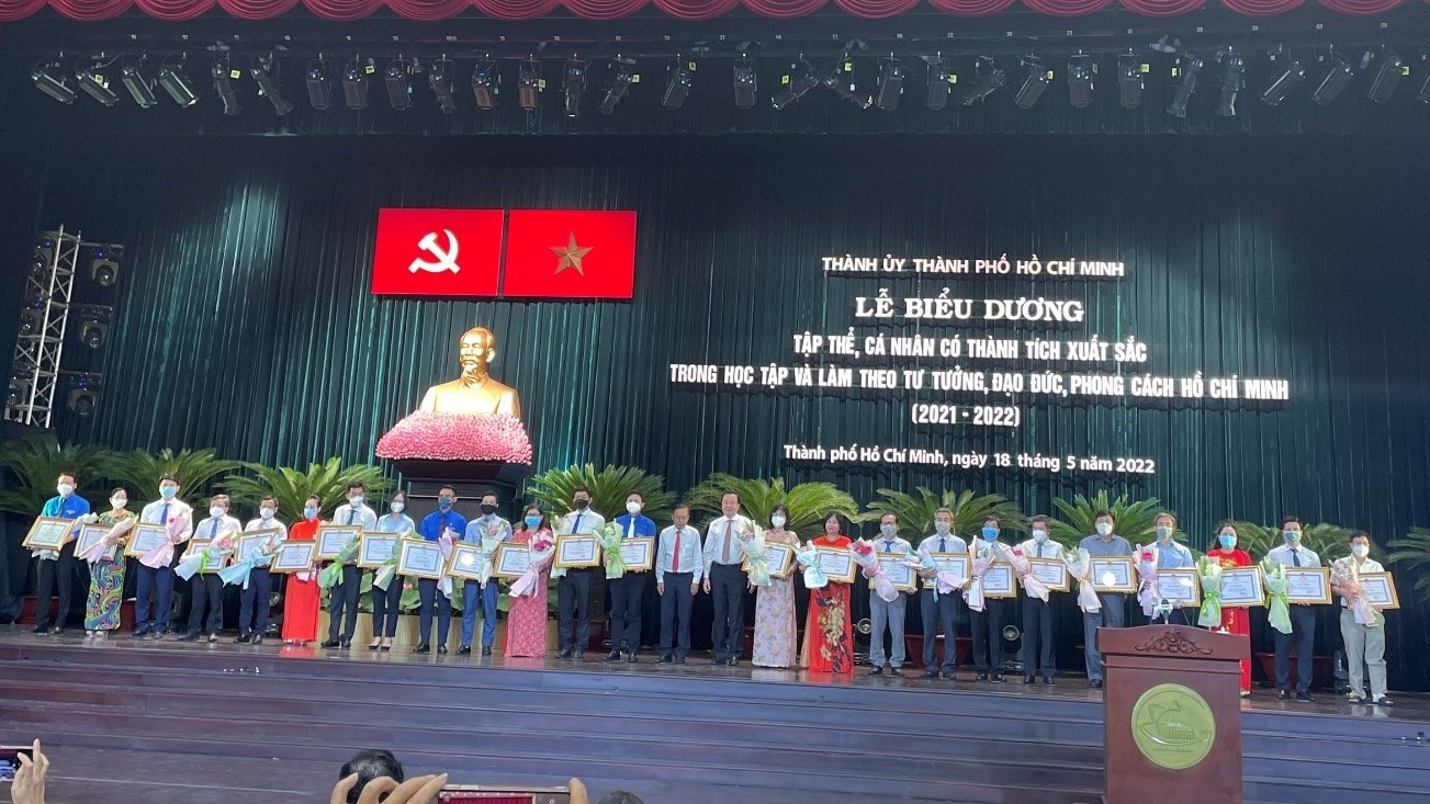 Trung tâm Giáo dục QP&AN-ĐHQG TP.HCM đẩy mạnh học tập và làm theo Bác bằng những việc làm cụ thể, thiết thực