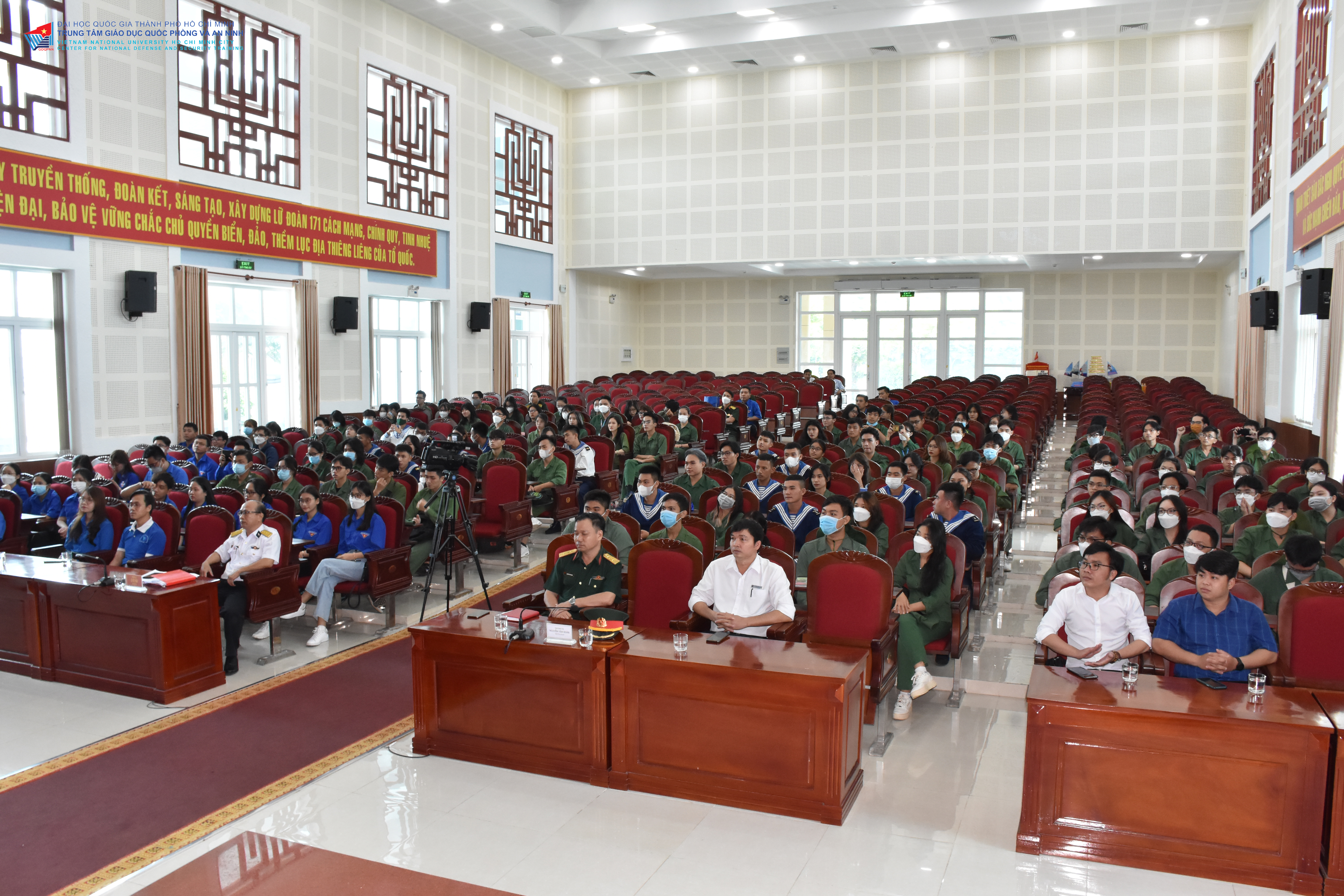 Đưa việc giảng dạy, học tập môn học Giáo dục Quốc phòng và An ninh gắn liền với thực tế