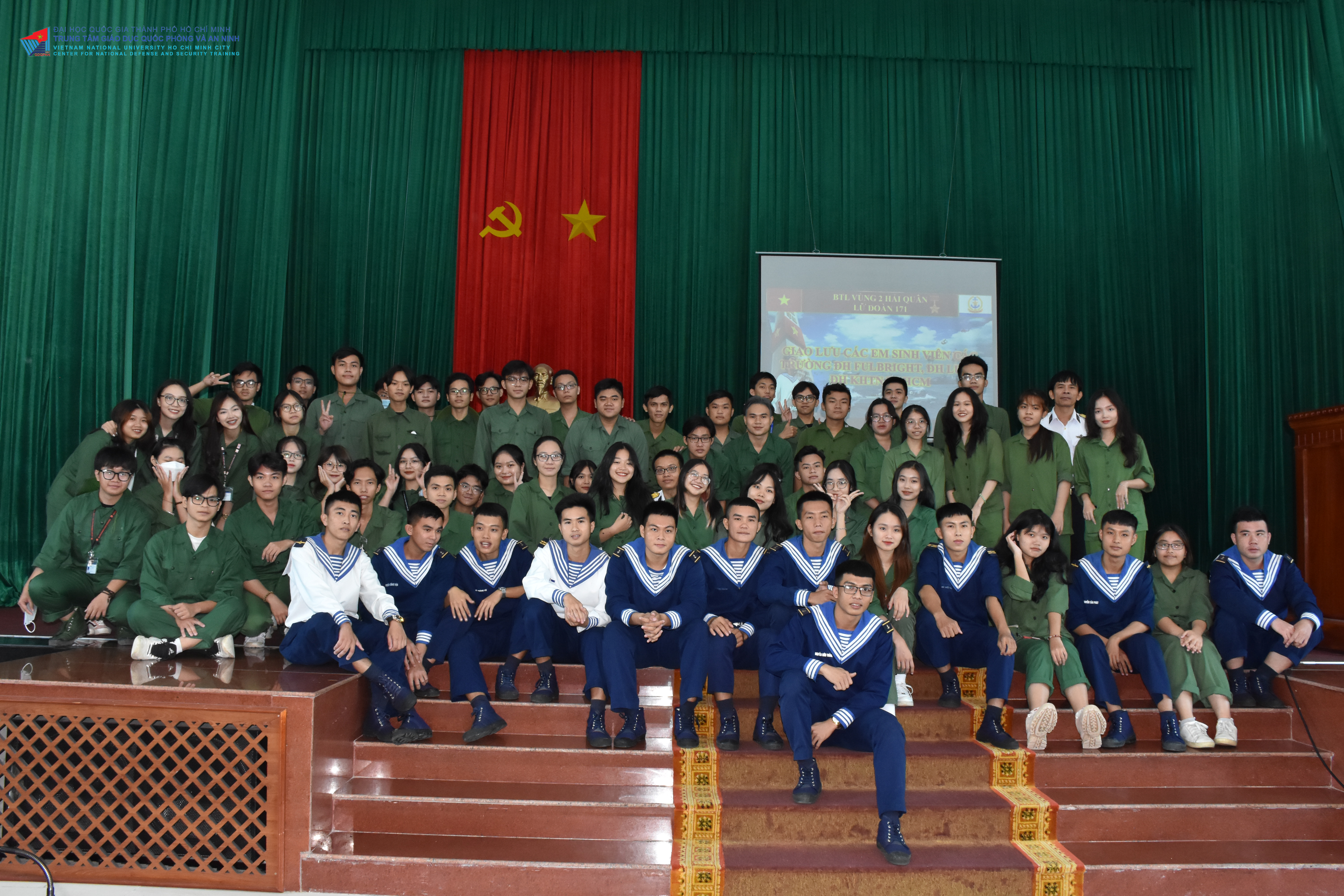 Đưa việc giảng dạy, học tập môn học Giáo dục Quốc phòng và An ninh gắn liền với thực tế
