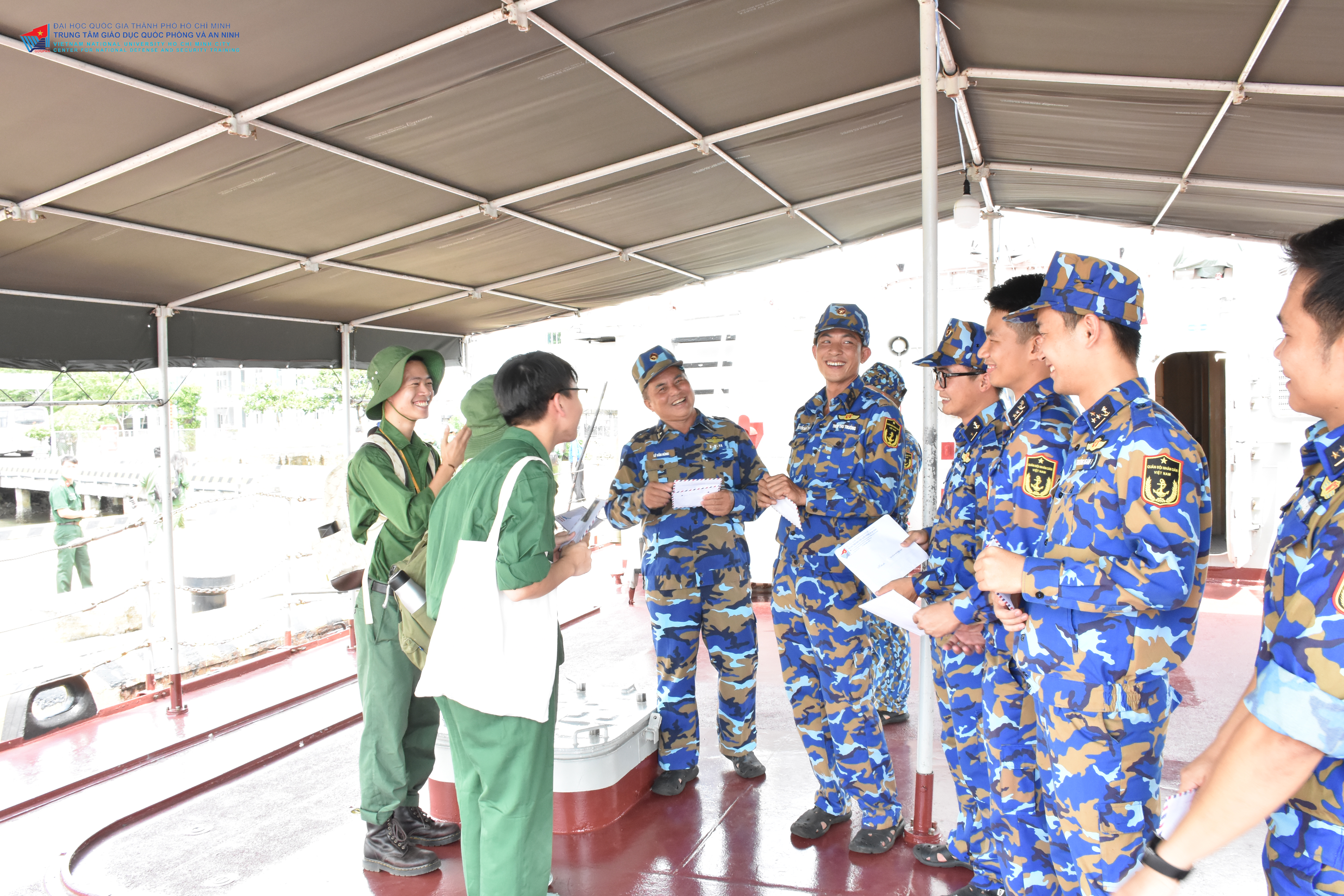 Đưa việc giảng dạy, học tập môn học Giáo dục Quốc phòng và An ninh gắn liền với thực tế
