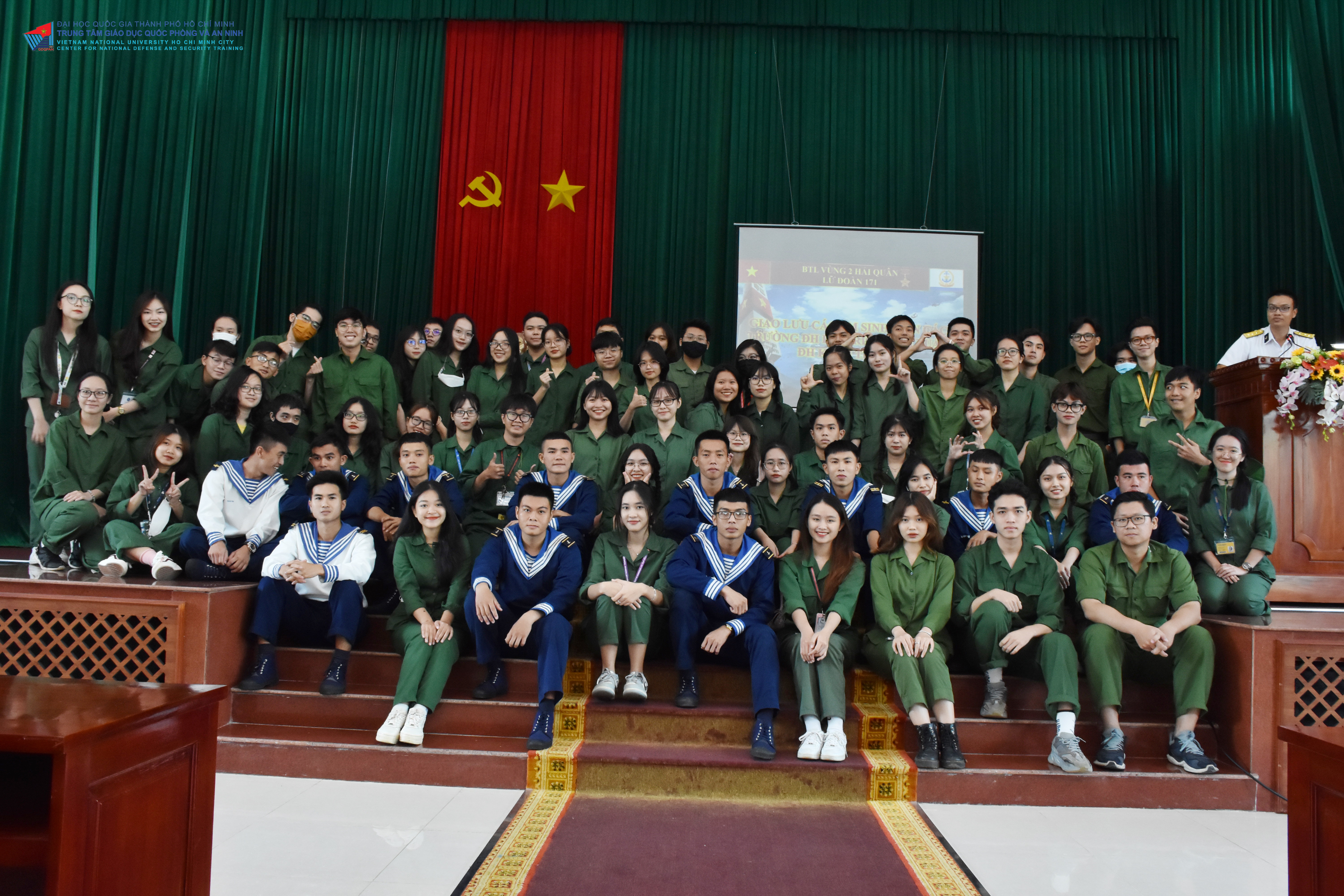 Đưa việc giảng dạy, học tập môn học Giáo dục Quốc phòng và An ninh gắn liền với thực tế