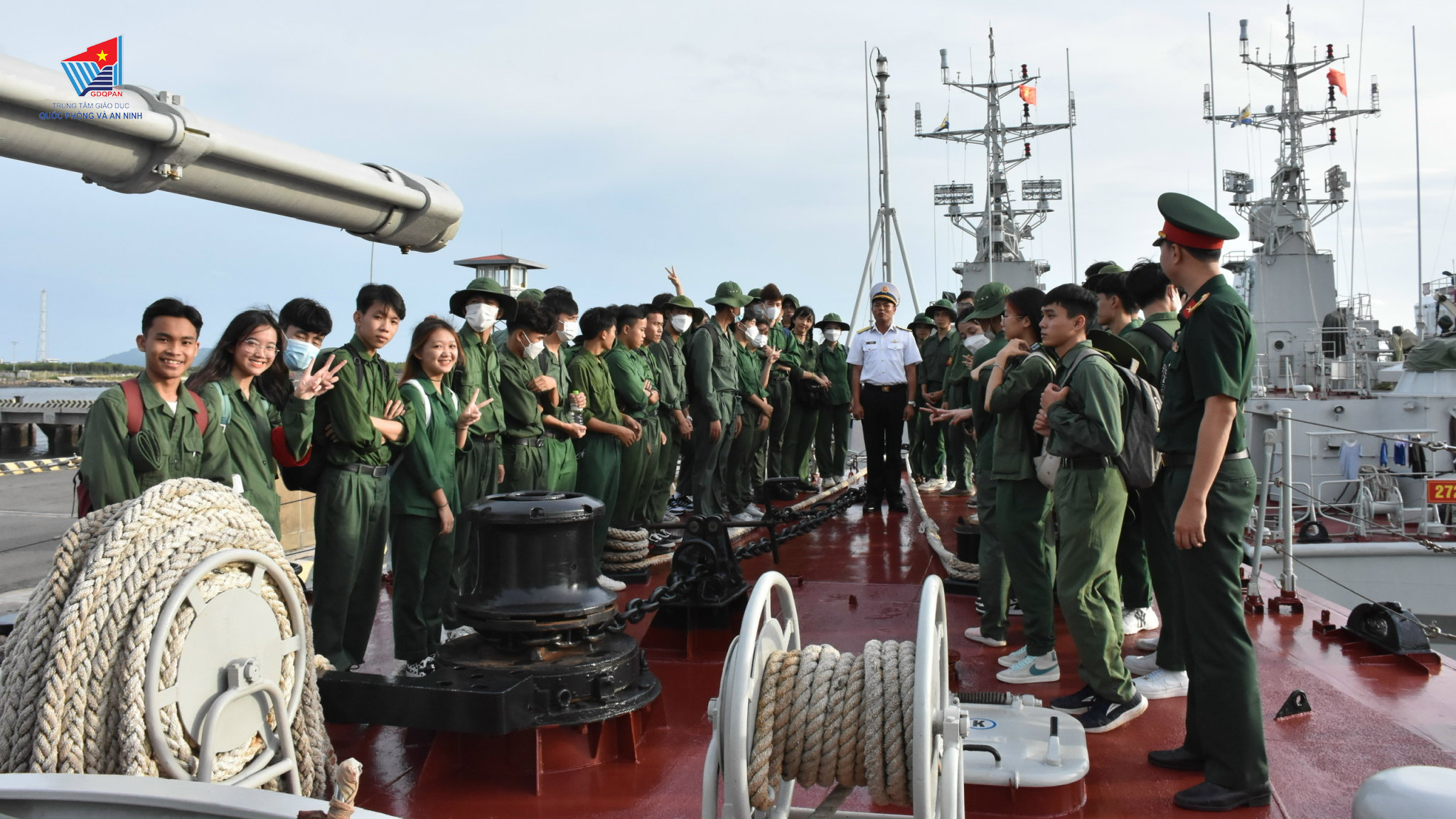 Sinh viên tham quan thực tế tại Lữ đoàn 167, Vùng 2 Hải quân