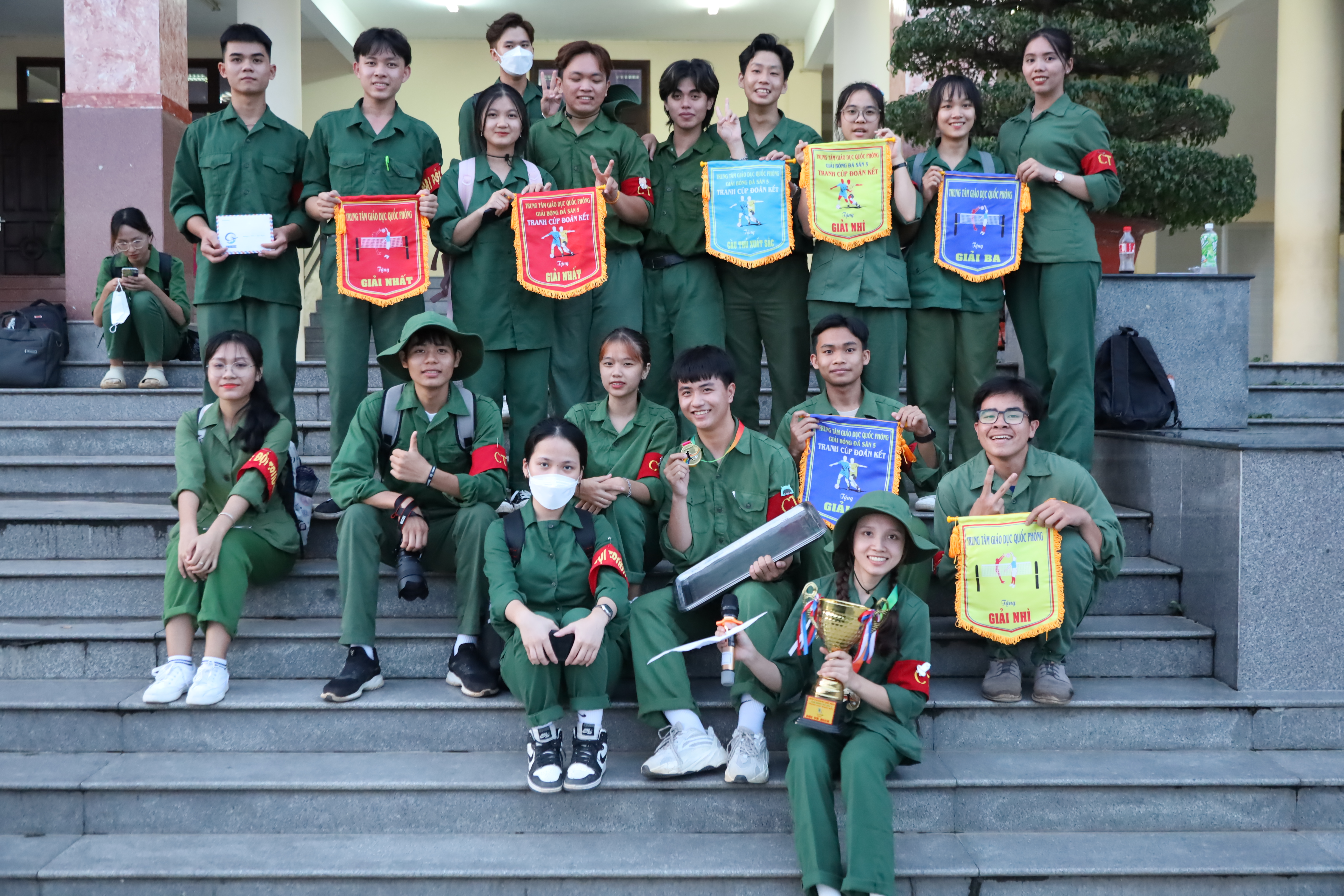 Sinh viên và Tuổi trẻ
