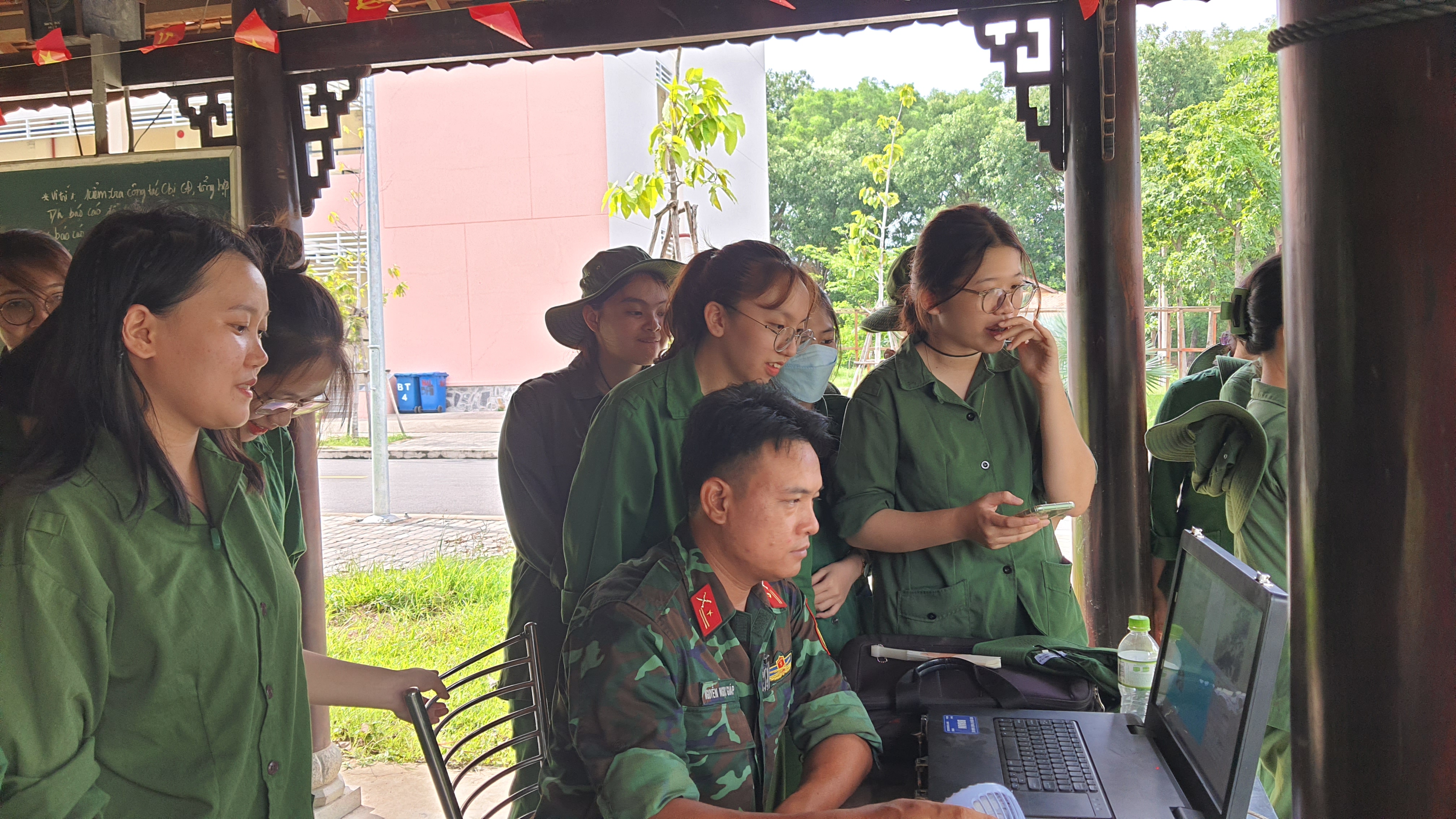 Sinh viên và Tuổi trẻ