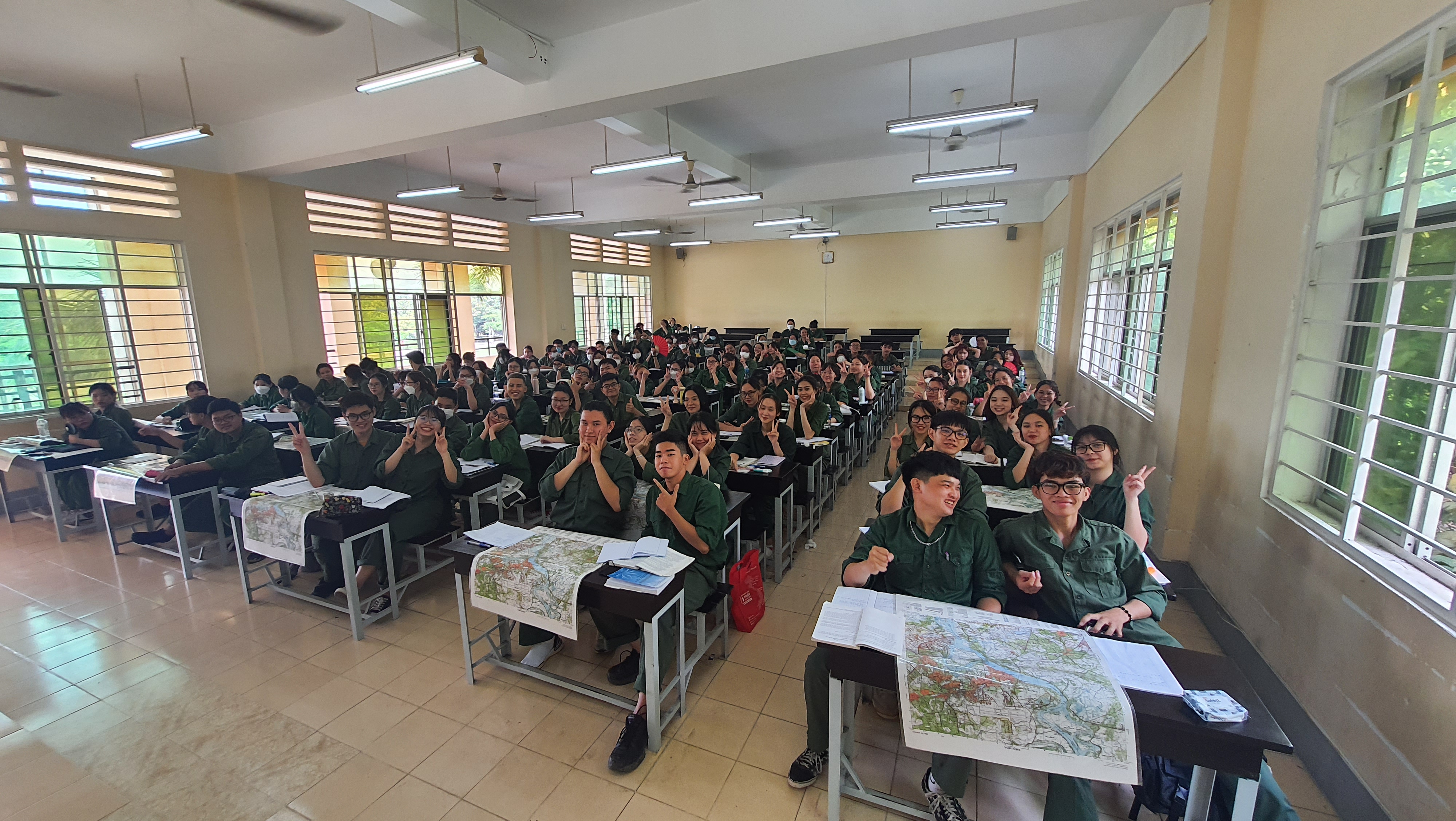 Sinh viên và Tuổi trẻ