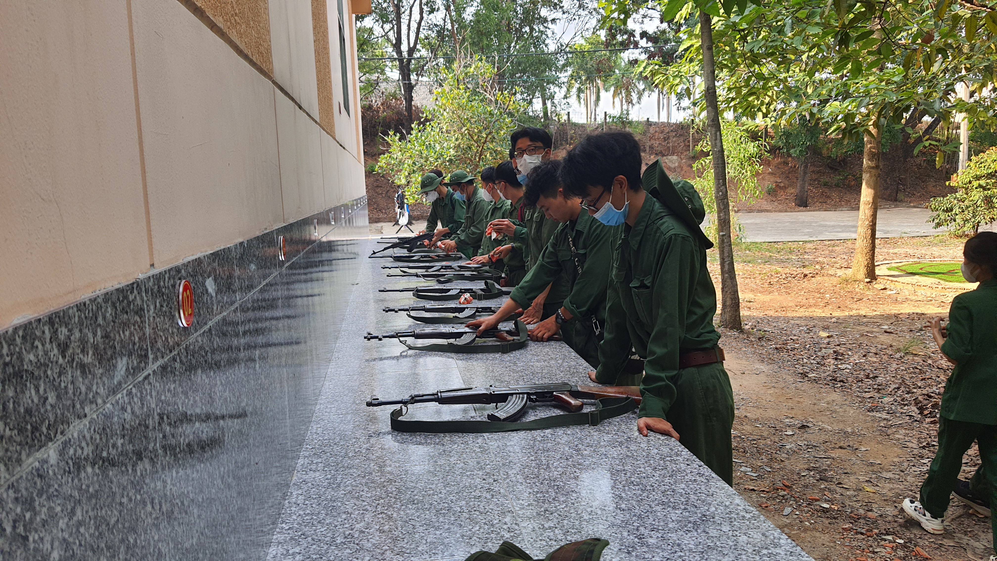 Sinh viên và Tuổi trẻ