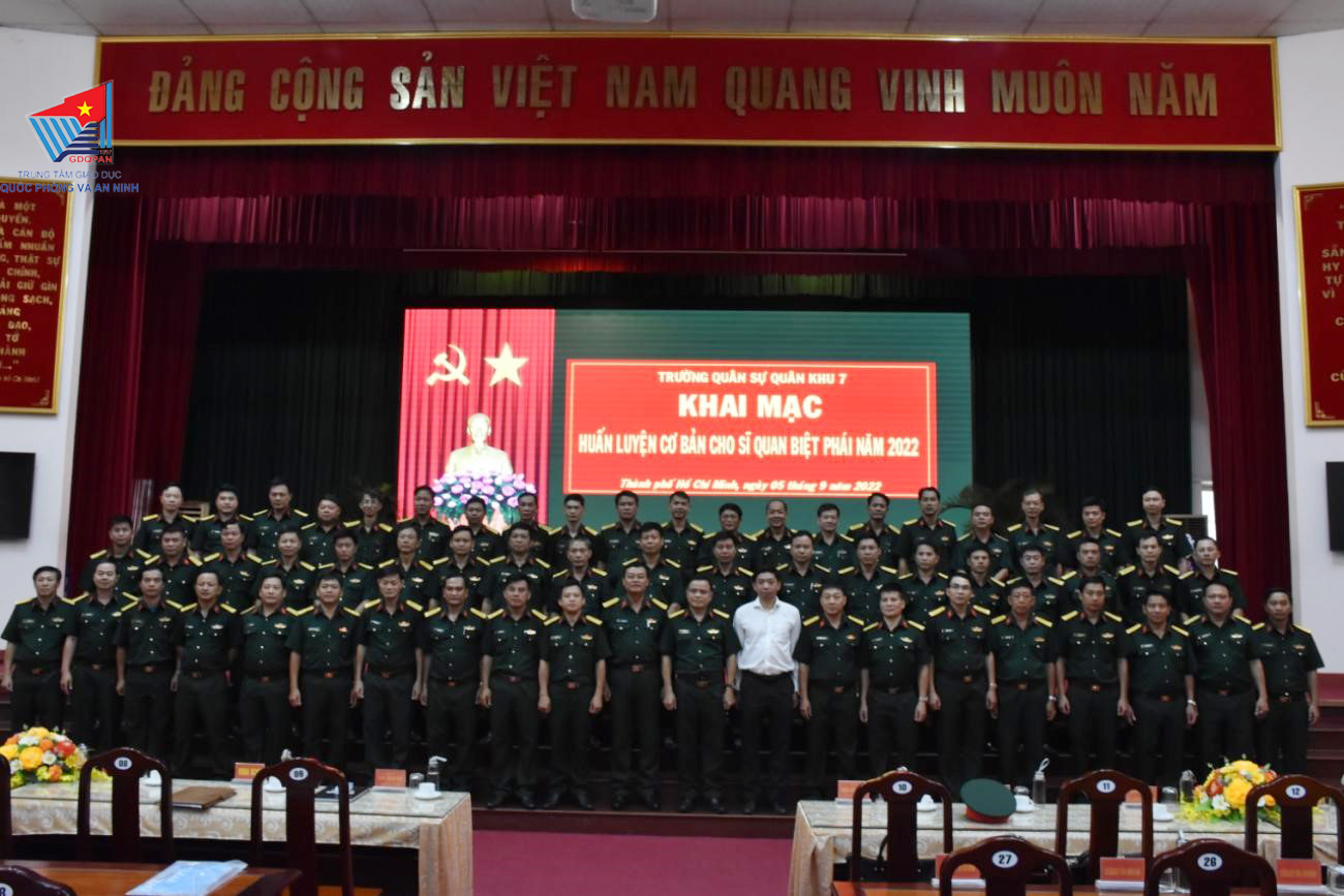 Sĩ quan biệt phái tham gia huấn luyện cơ bản năm 2022