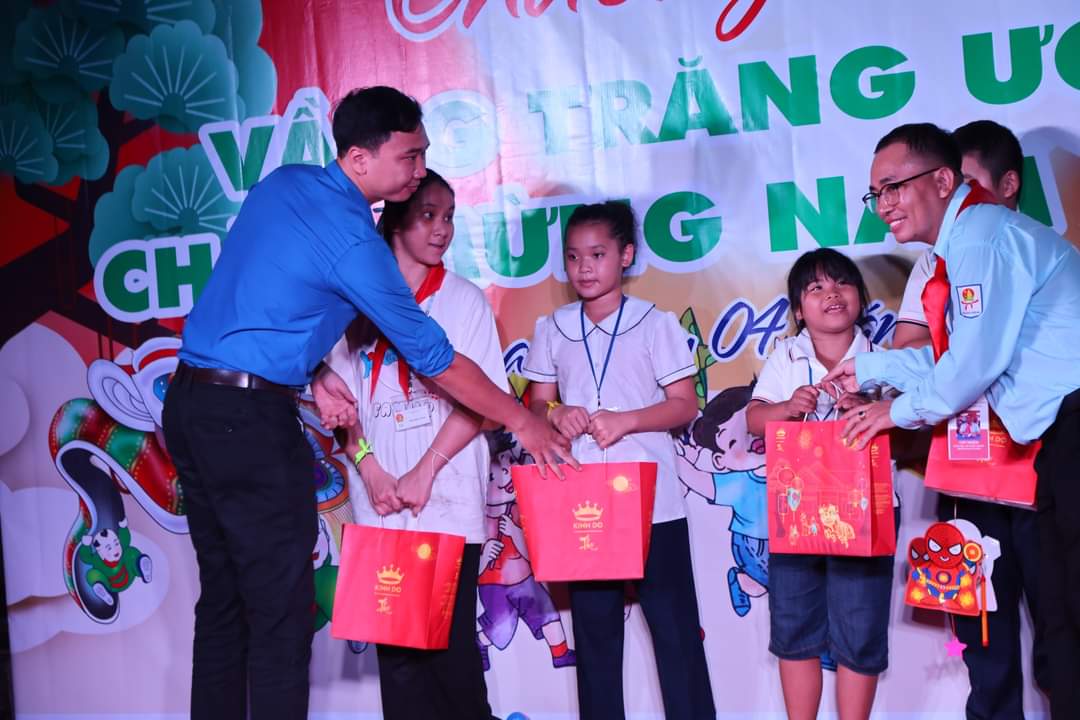 Vầng trăng ước mơ, chào mừng năm học mới
