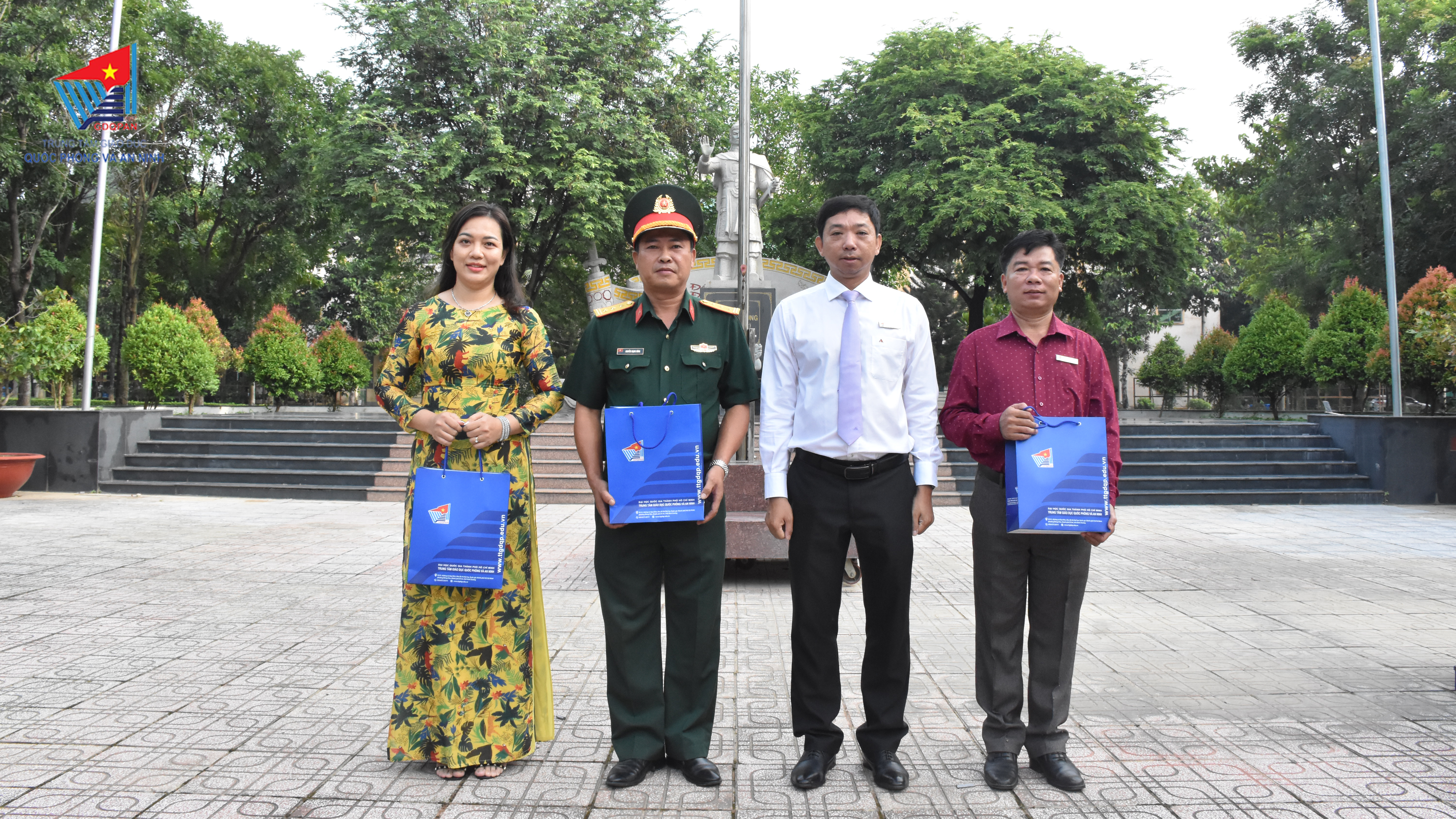 Sinh hoạt dưới cờ đầu tháng 10