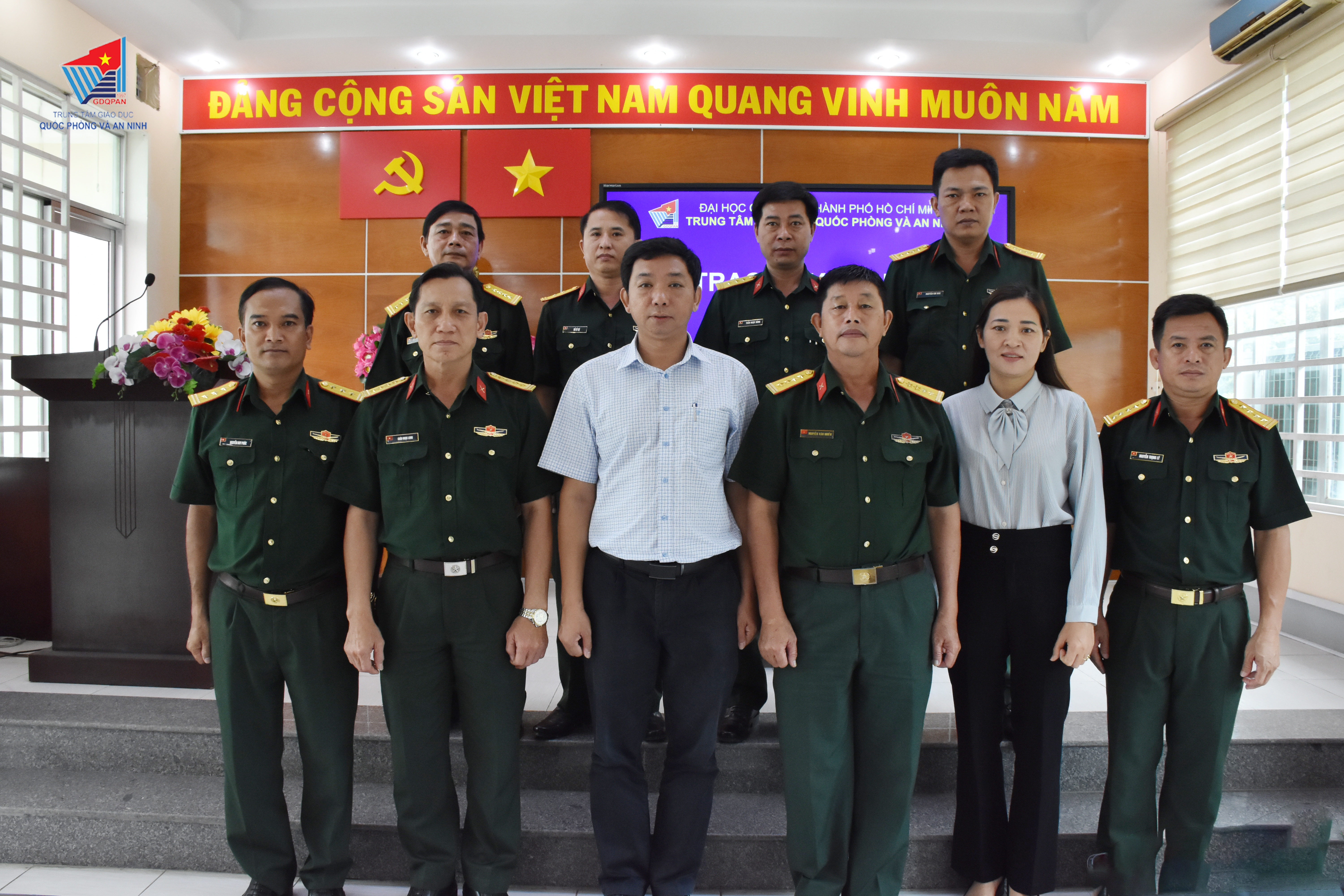 Sáng 14/10/2022 Trung tâm Giáo dục Quốc phòng và An ninh Đại học Quốc gia Thành phố Hồ Chí Minh tổ chức trao quyết định về công tác nhân sự.