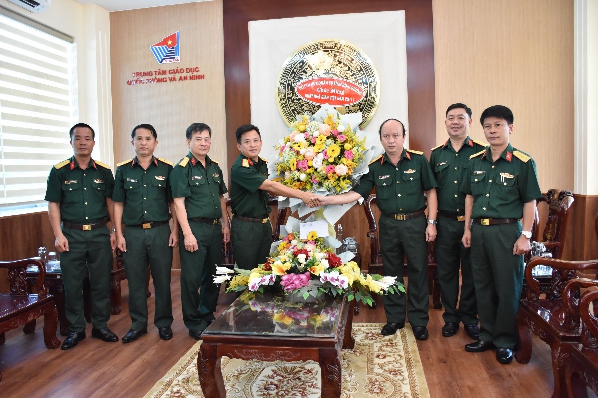 Các đoàn đại biểu đến thăm và chúc mừng Ngày Nhà giáo Việt Nam 20/11