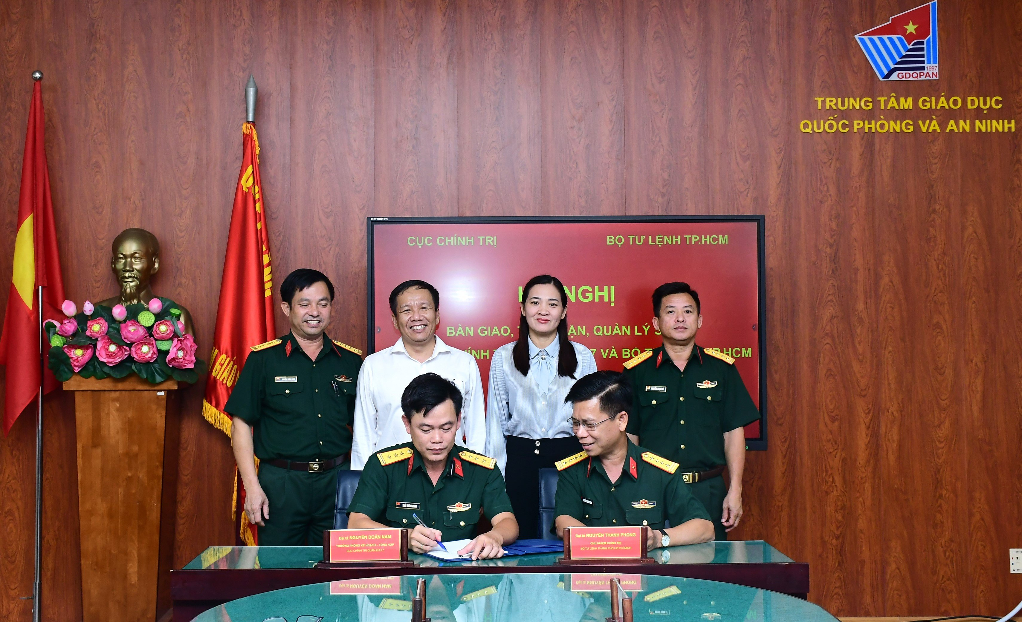 Hội nghị bàn giao và tiếp nhận, quản lý đội ngũ sĩ quan biệt phái