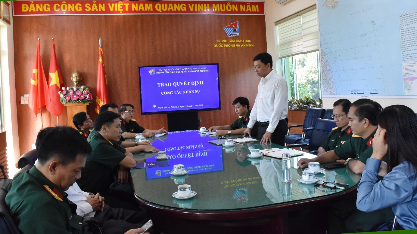 Trung tâm tổ chức trao quyết định công tác nhân sự