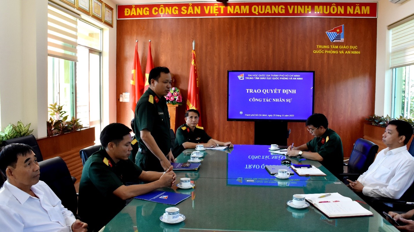 Trung tâm tổ chức trao quyết định công tác nhân sự