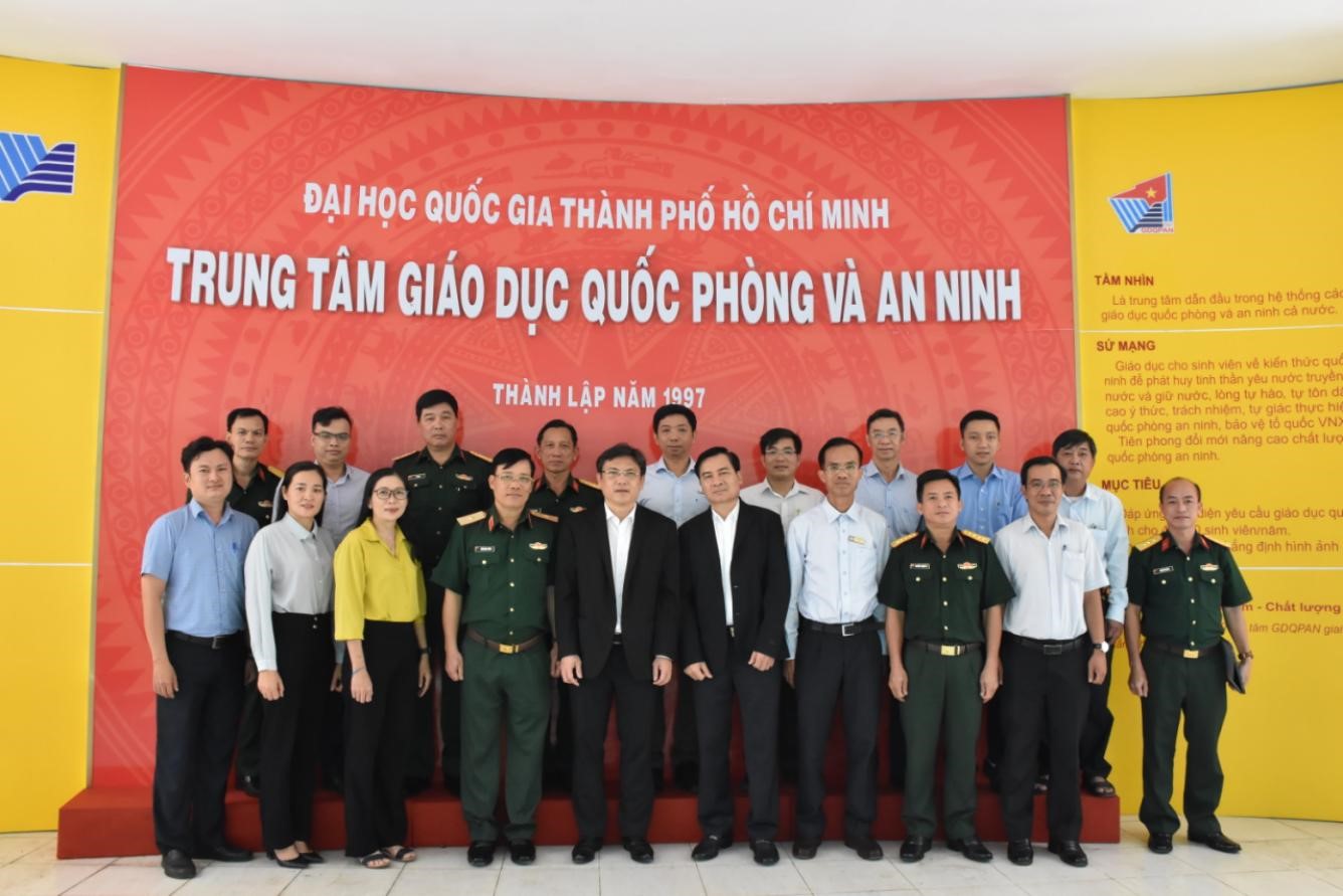 Đoàn khảo sát của Bộ Giáo dục và Đào tạo làm việc với Đảng ủy Đại học Quốc gia TP.HCM