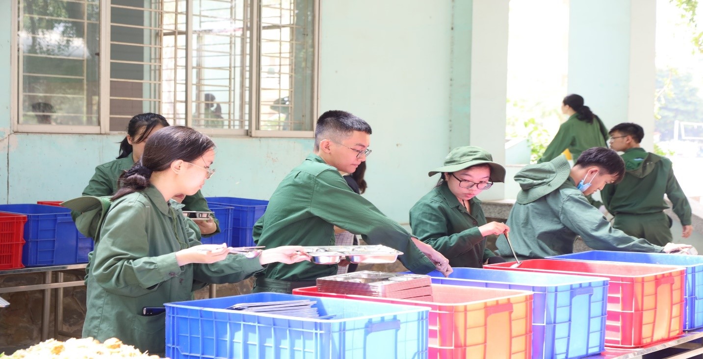 TRẢI NGHIỆM NẾP SỐNG QUÂN ĐỘI CỦA SINH VIÊN KHÓA 417