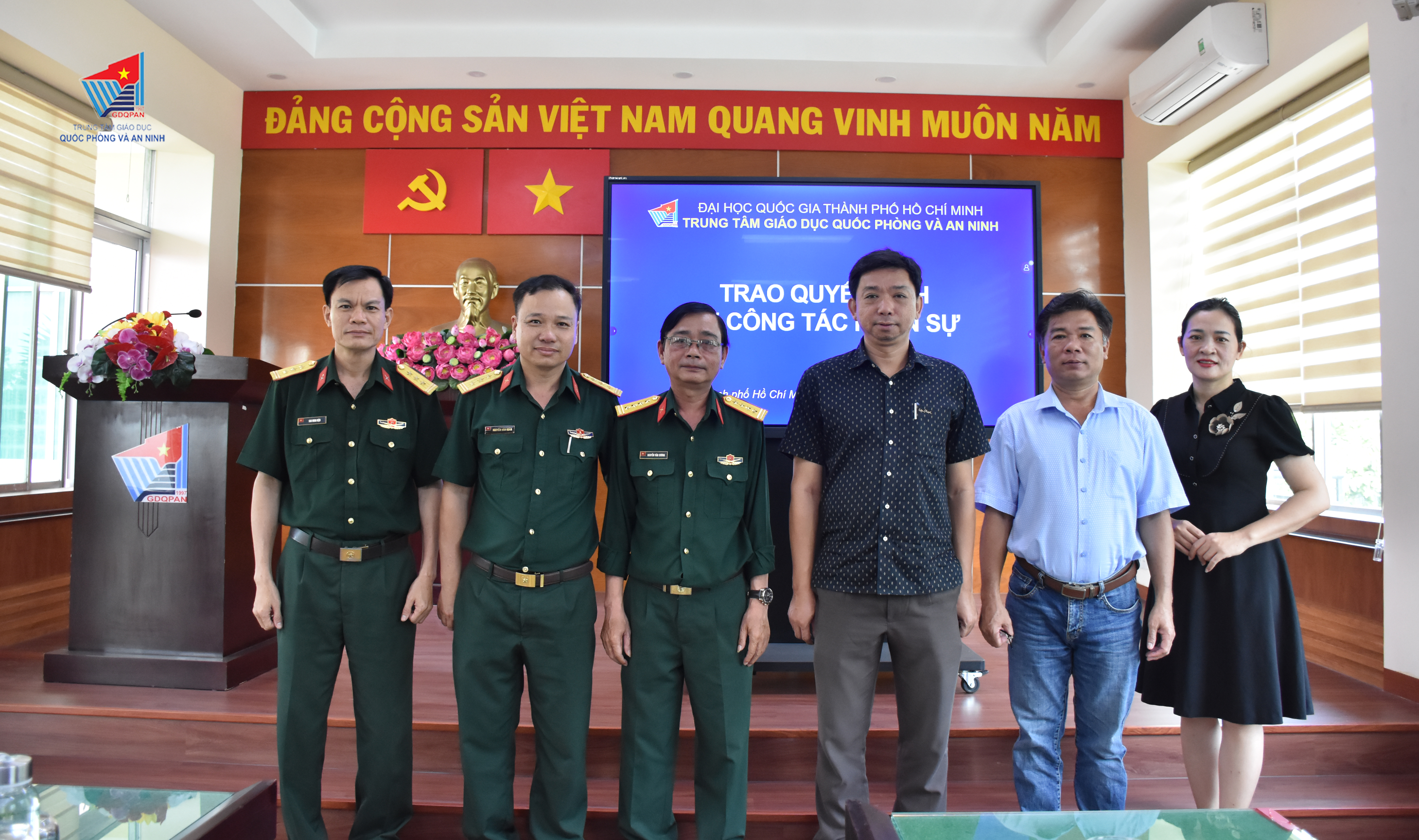 Lễ trao quyết định về công tác nhân sự cho sĩ quan biệt phái