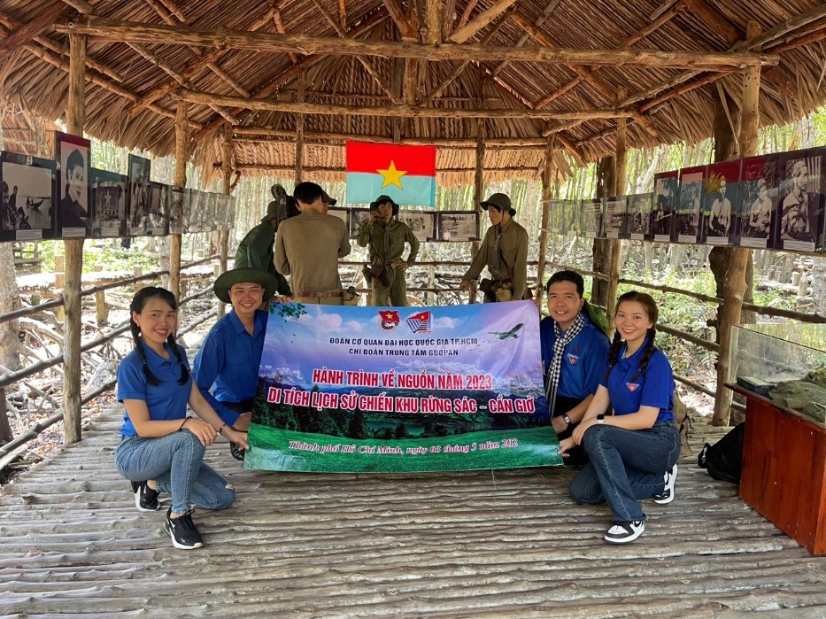 Hành trình về nguồn, hành trình tiếp nối ngọn lửa truyền thống