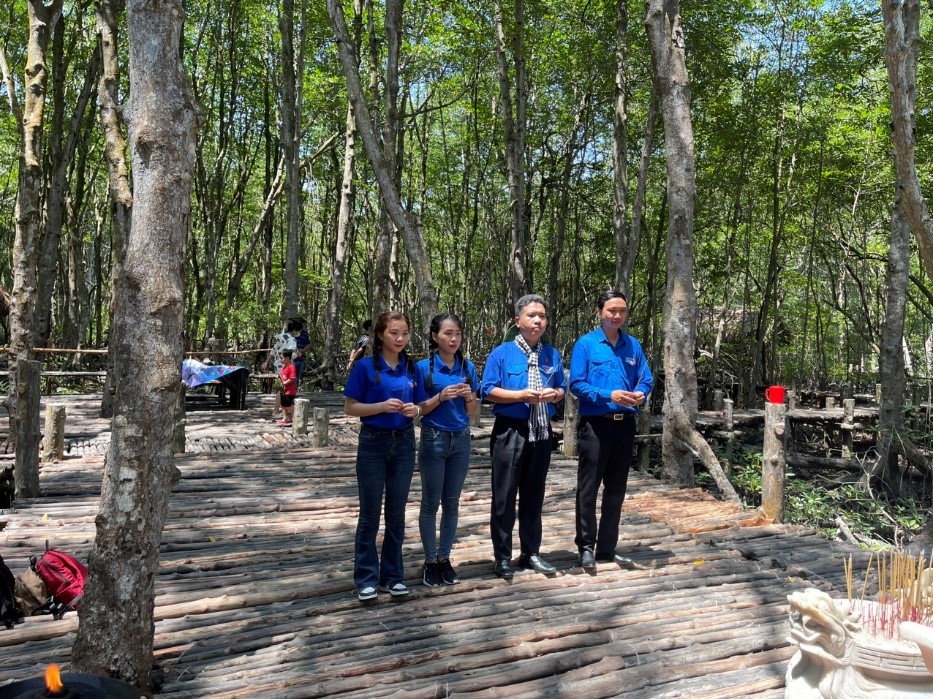 Hành trình về nguồn, hành trình tiếp nối ngọn lửa truyền thống