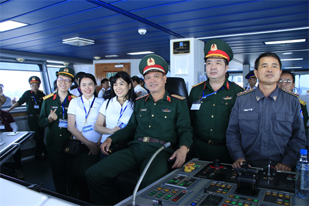 Đoàn đại biểu Quân khu 7 và các đơn vị kết thúc tốt đẹp chuyến thăm cán bộ, chiến sĩ và nhân dân huyện đảo Trường Sa