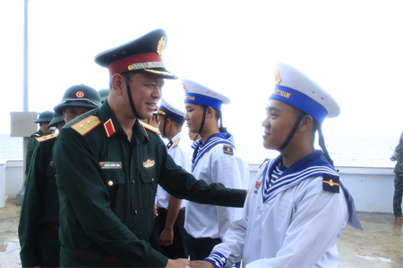 Đoàn đại biểu Quân khu 7 và các đơn vị kết thúc tốt đẹp chuyến thăm cán bộ, chiến sĩ và nhân dân huyện đảo Trường Sa