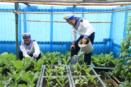 Đoàn đại biểu Quân khu 7 và các đơn vị kết thúc tốt đẹp chuyến thăm cán bộ, chiến sĩ và nhân dân huyện đảo Trường Sa