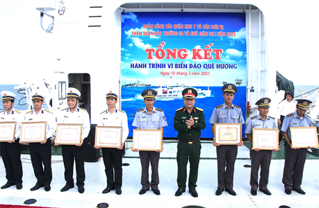 Đoàn đại biểu Quân khu 7 và các đơn vị kết thúc tốt đẹp chuyến thăm cán bộ, chiến sĩ và nhân dân huyện đảo Trường Sa