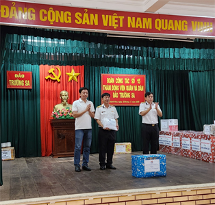 Trung tâm Giáo dục Quốc phòng và An ninh Đại học Quốc gia TPHCM hướng về Trường Sa
