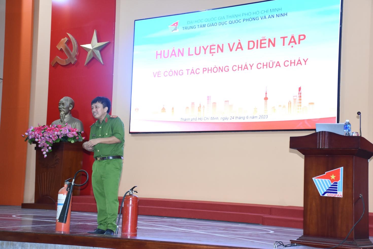 Trung tâm tổ chức huấn luyện và diễn tập về công tác phòng cháy chữa cháy