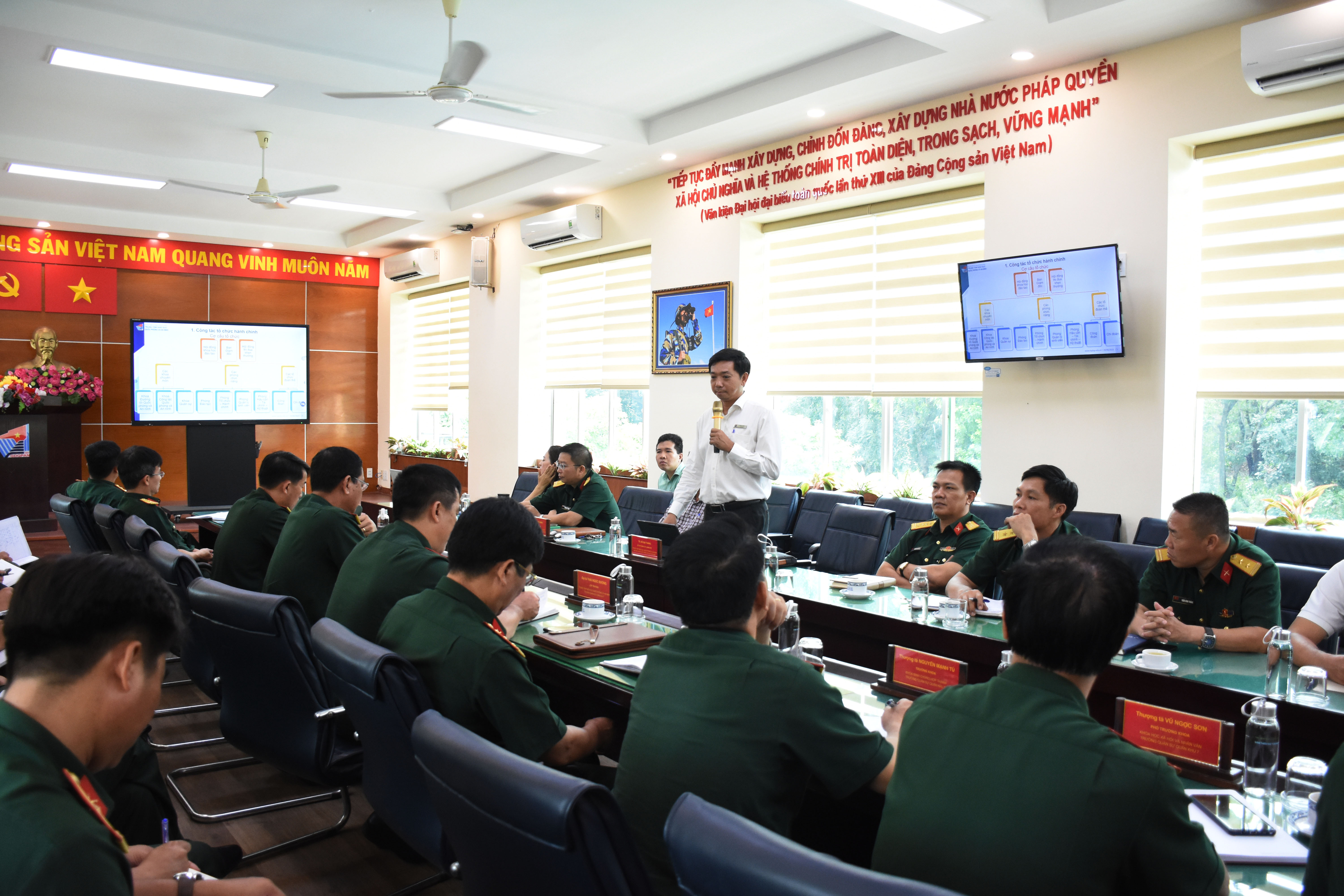 Đoàn công tác Trường Quân sự Quân khu 7 đến tham quan, học tập thực tế tại Trung tâm