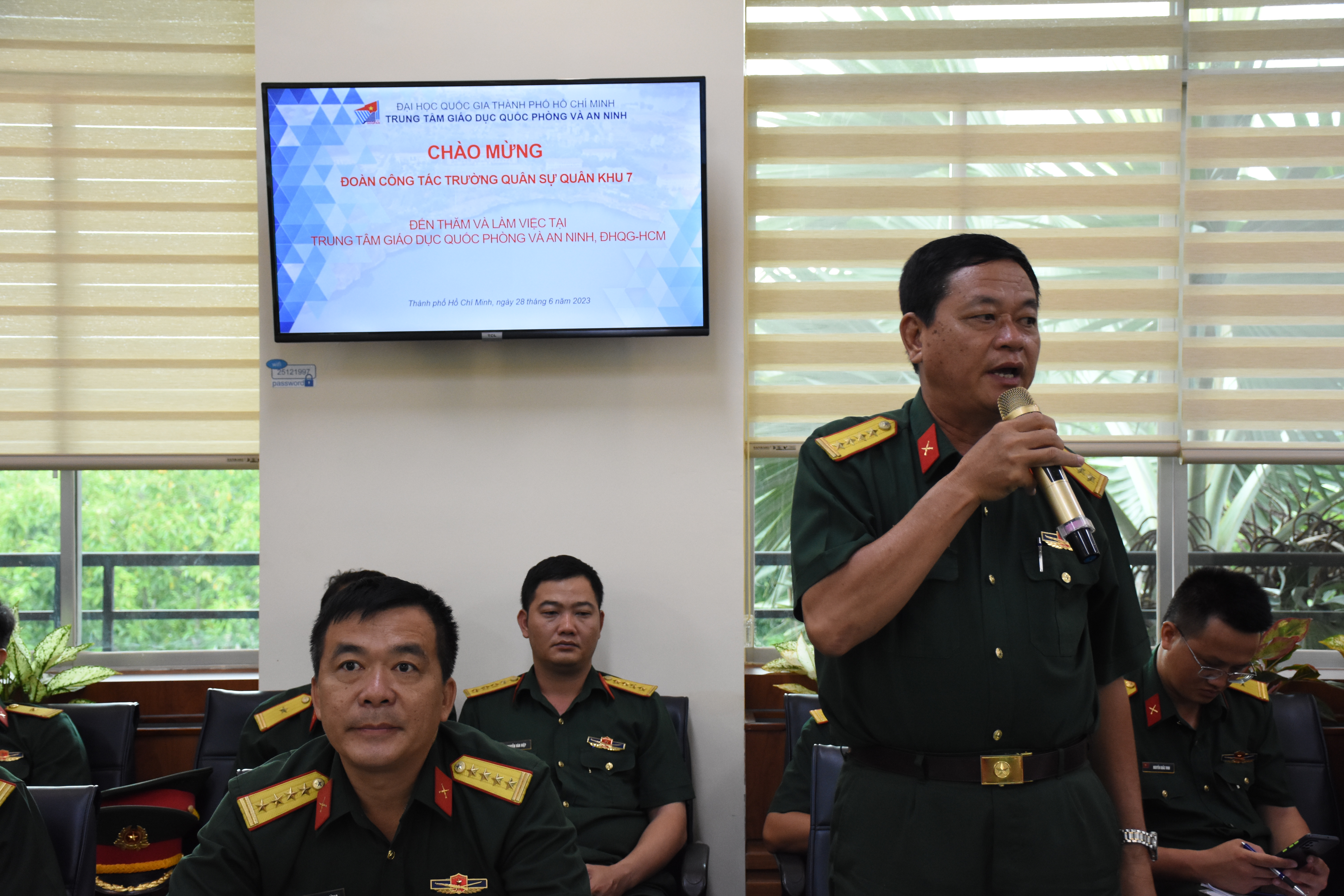Đoàn công tác Trường Quân sự Quân khu 7 đến tham quan, học tập thực tế tại Trung tâm