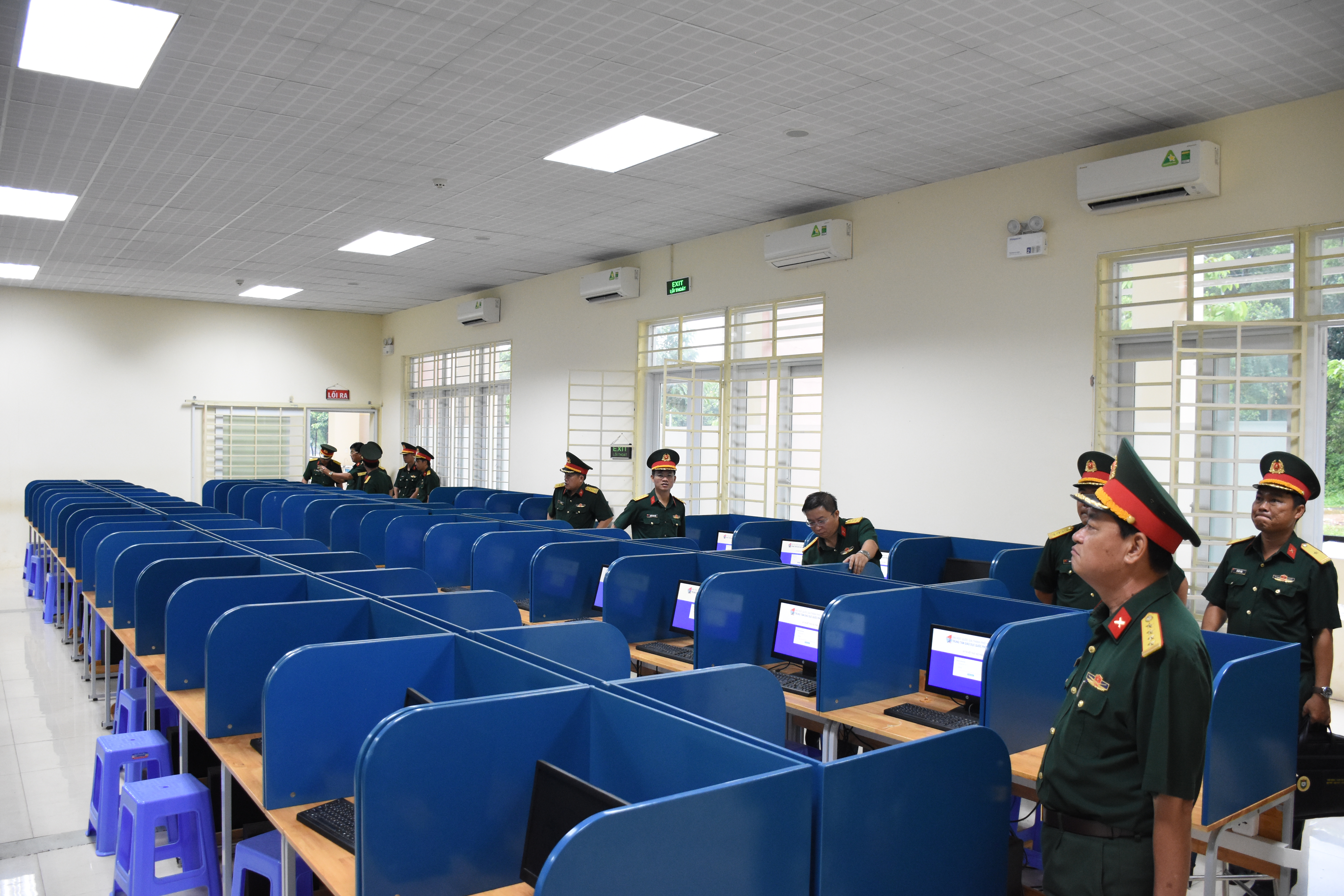 Đoàn công tác Trường Quân sự Quân khu 7 đến tham quan, học tập thực tế tại Trung tâm