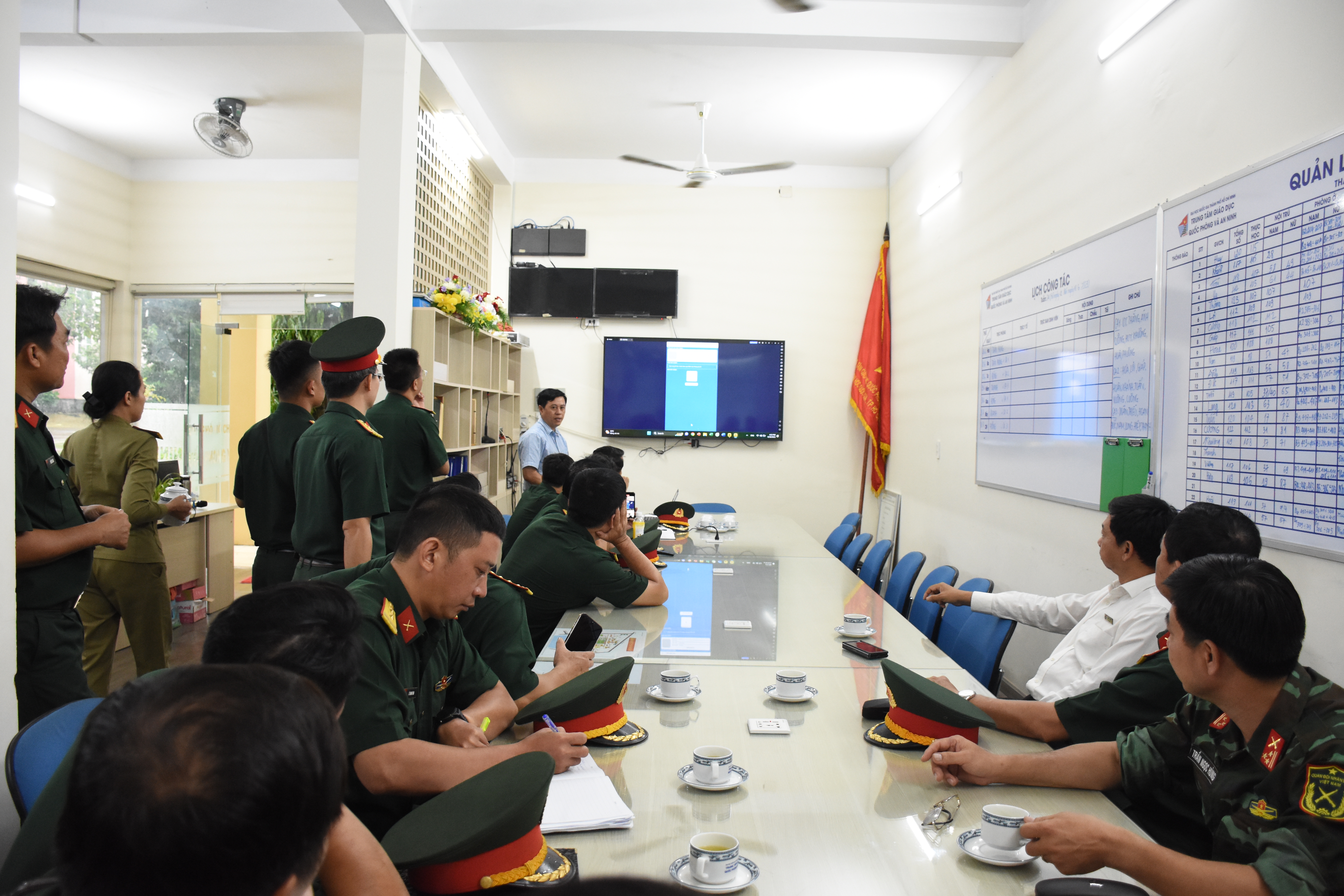 Đoàn công tác Trường Quân sự Quân khu 7 đến tham quan, học tập thực tế tại Trung tâm