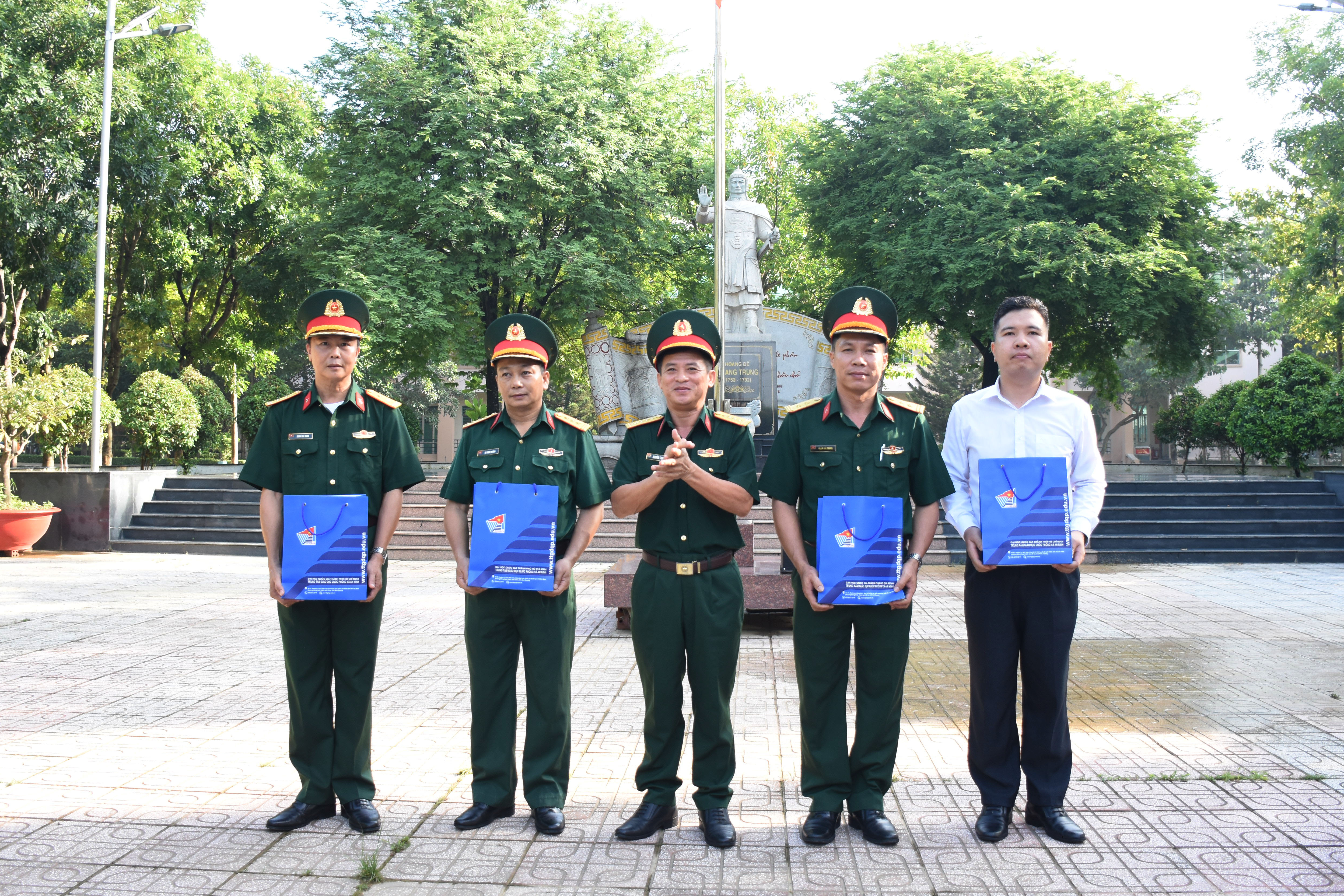 Sinh hoạt dưới cờ đầu tháng 7