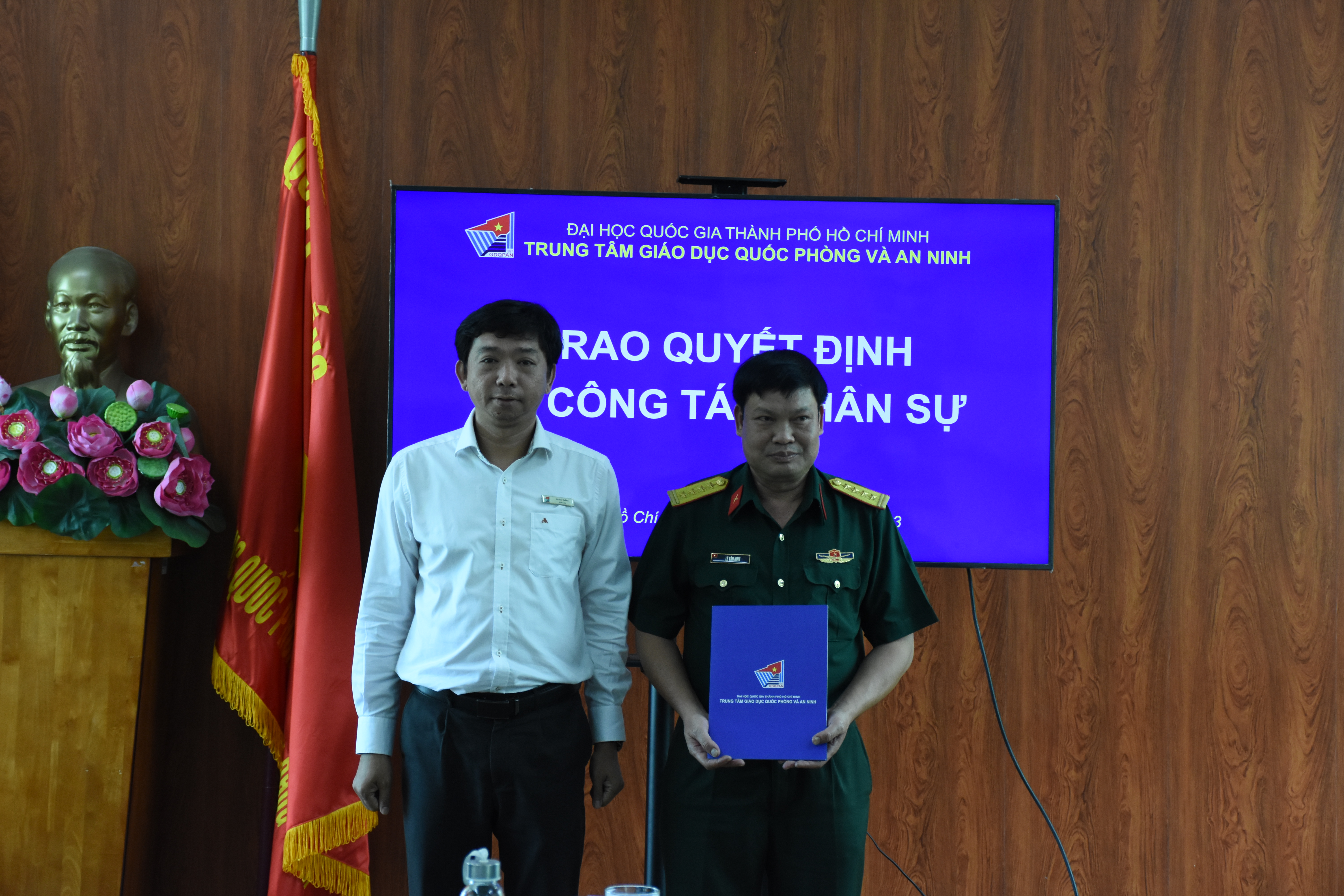 Lễ trao quyết định công tác nhân sự