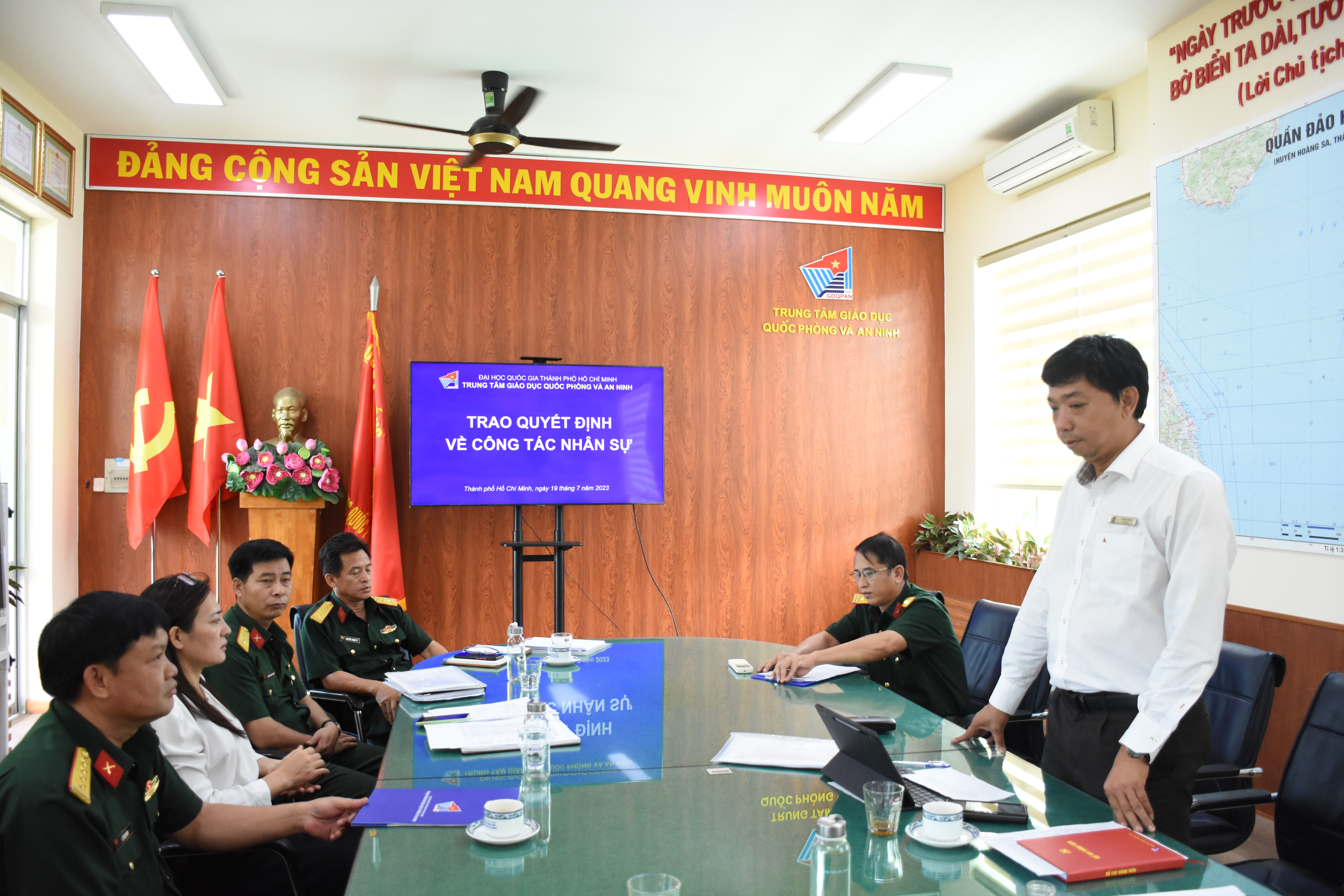 Lễ trao quyết định công tác nhân sự