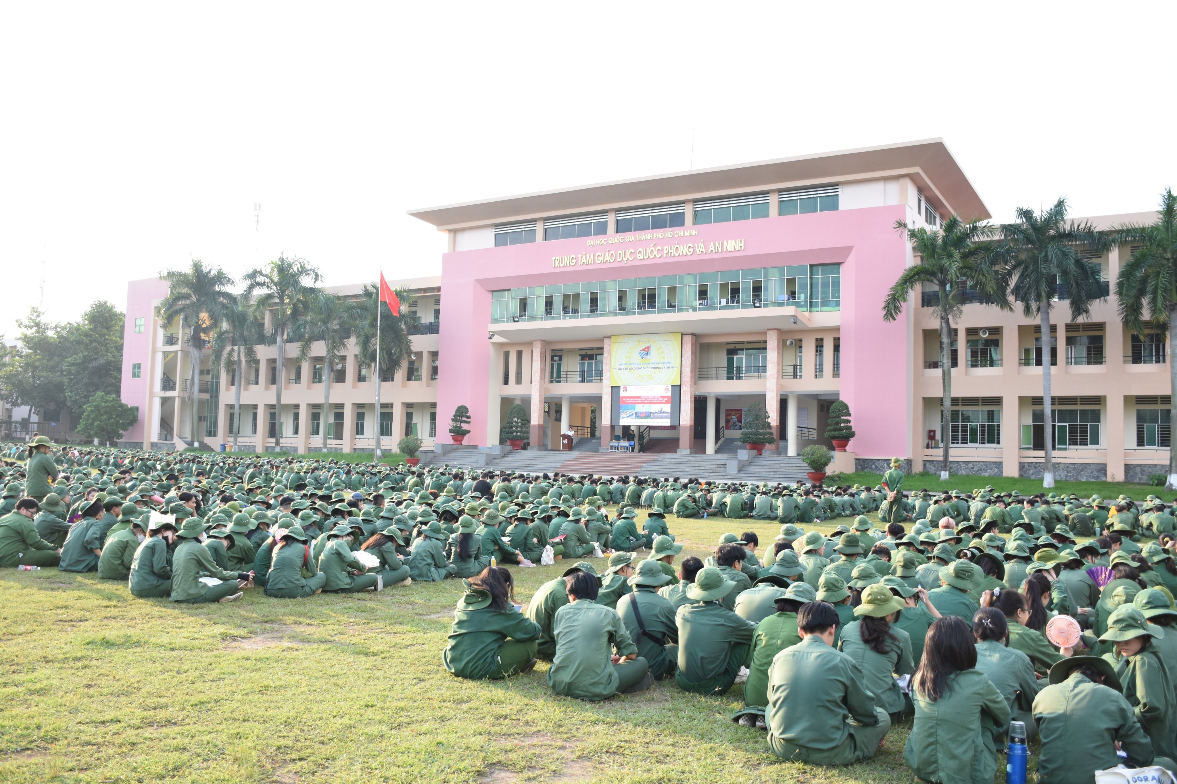 Gần 3.000 sinh viên Đại học Quốc gia Thành phố Hồ Chí Minh nghe thông tin về biển, đảo