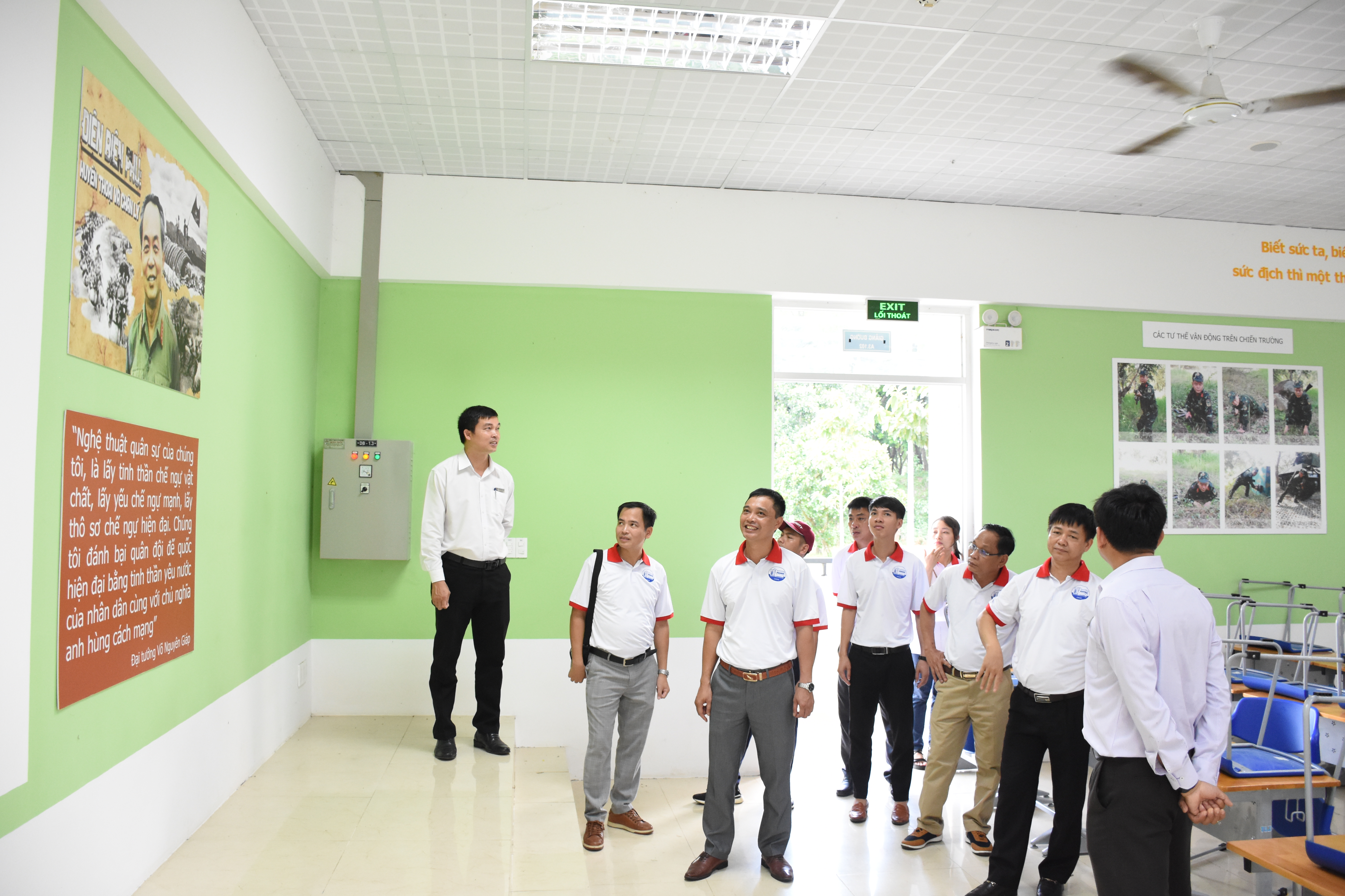 Đoàn công tác Trung tâm Giáo dục Quốc phòng và An ninh Trường Đại học Thuỷ Lợi đến tham quan, học tập thực tế tại Trung tâm Giáo dục Quốc phòng và An ninh Đại học Quốc gia Thành phố Hồ Chí Minh