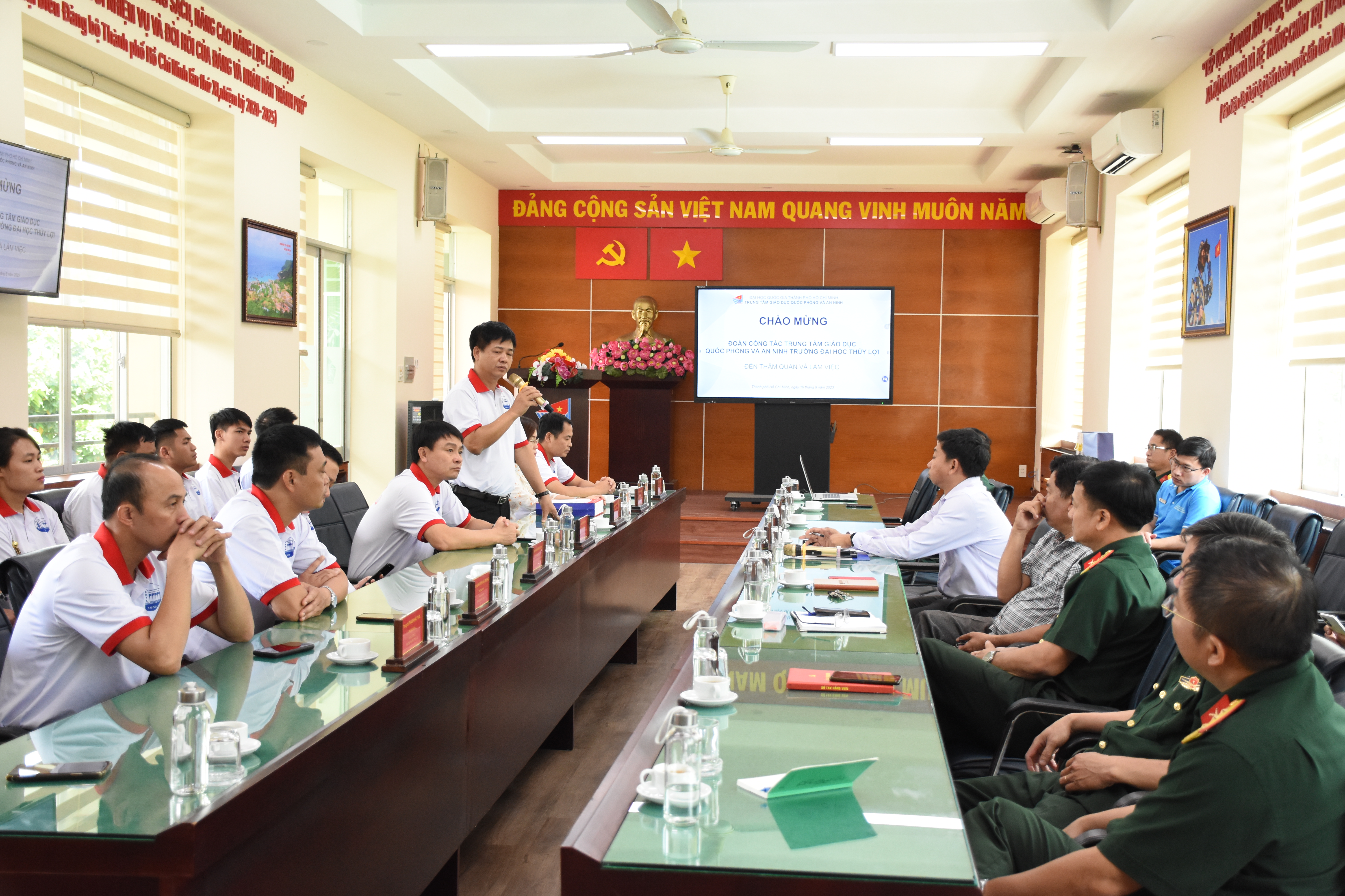 Đoàn công tác Trung tâm Giáo dục Quốc phòng và An ninh Trường Đại học Thuỷ Lợi đến tham quan, học tập thực tế tại Trung tâm Giáo dục Quốc phòng và An ninh Đại học Quốc gia Thành phố Hồ Chí Minh